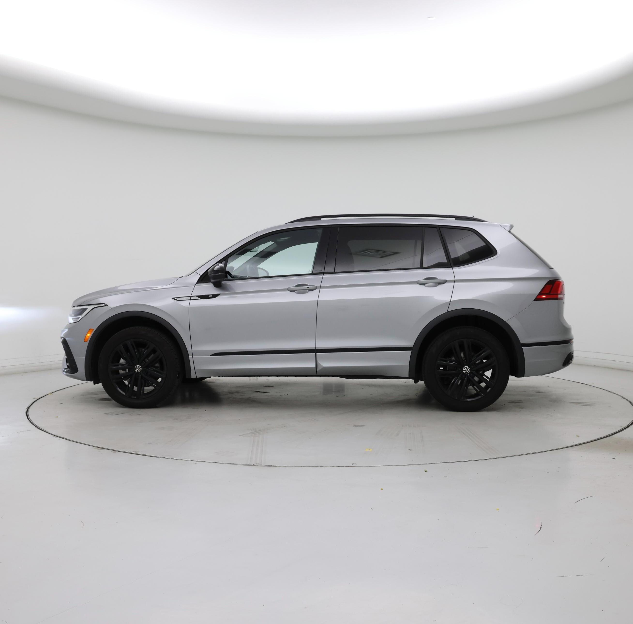 Thumbnail: 2022 Volkswagen Tiguan - 3