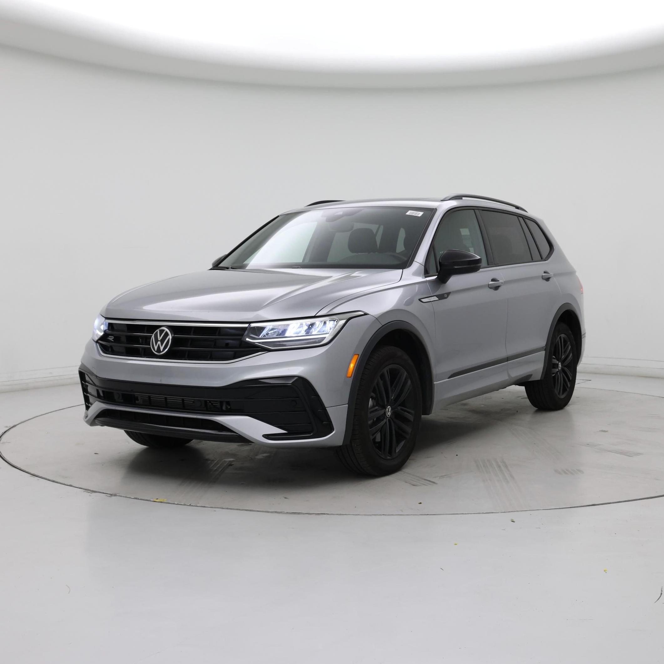 Thumbnail: 2022 Volkswagen Tiguan - 4