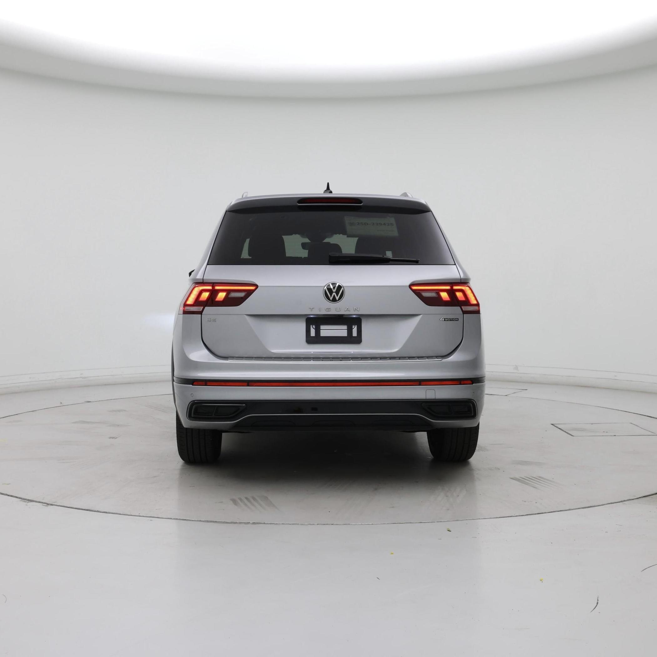 Thumbnail: 2022 Volkswagen Tiguan - 6