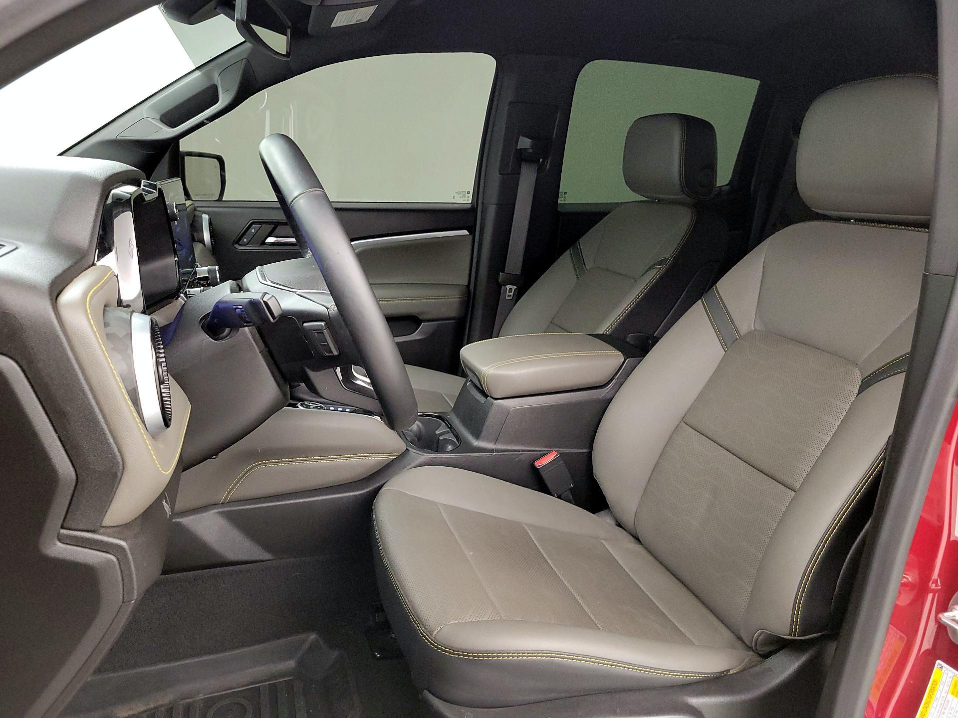 Thumbnail: 2024 Chevrolet Colorado - 11