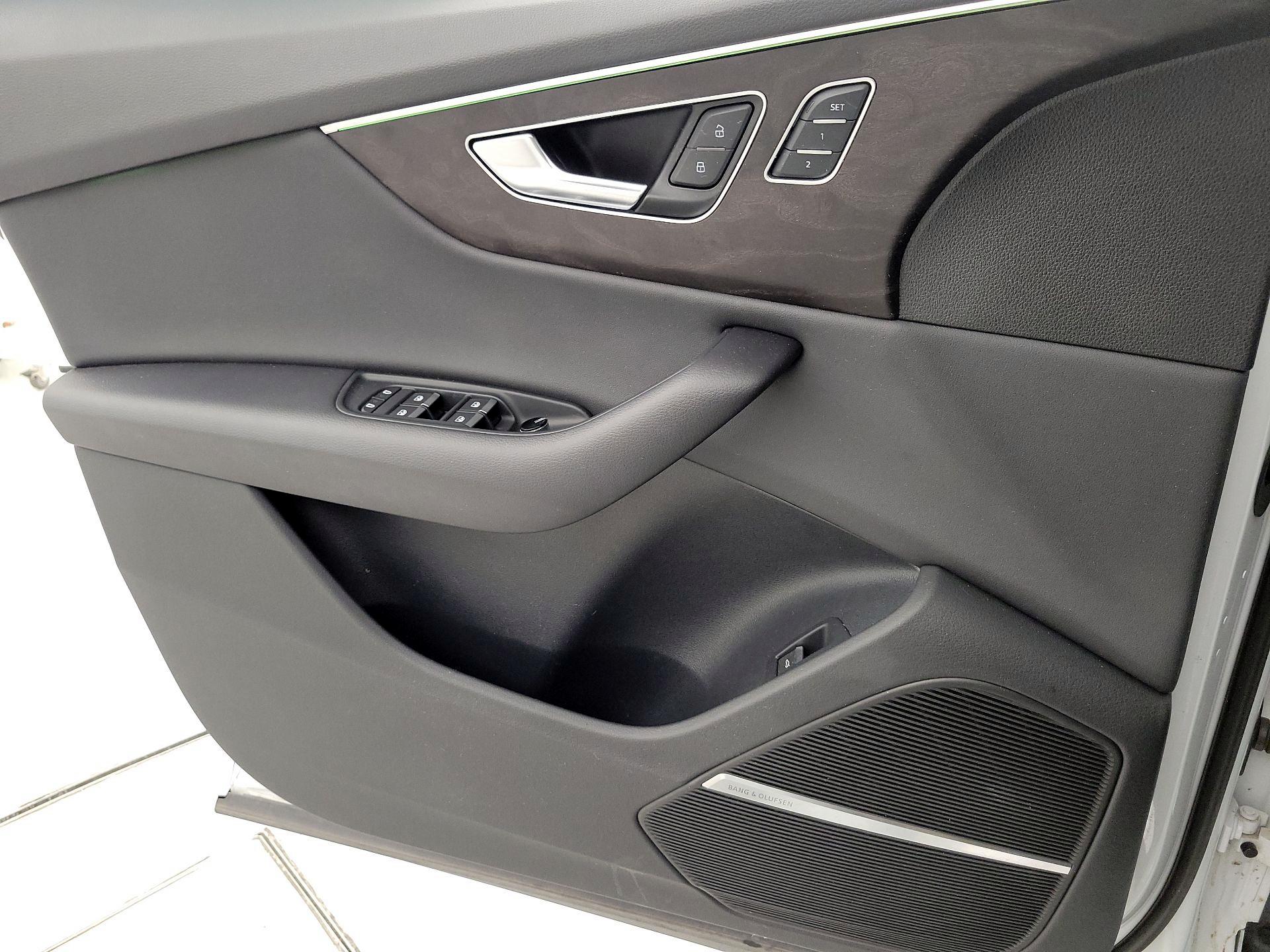 Thumbnail: 2021 Audi Q8 - 12