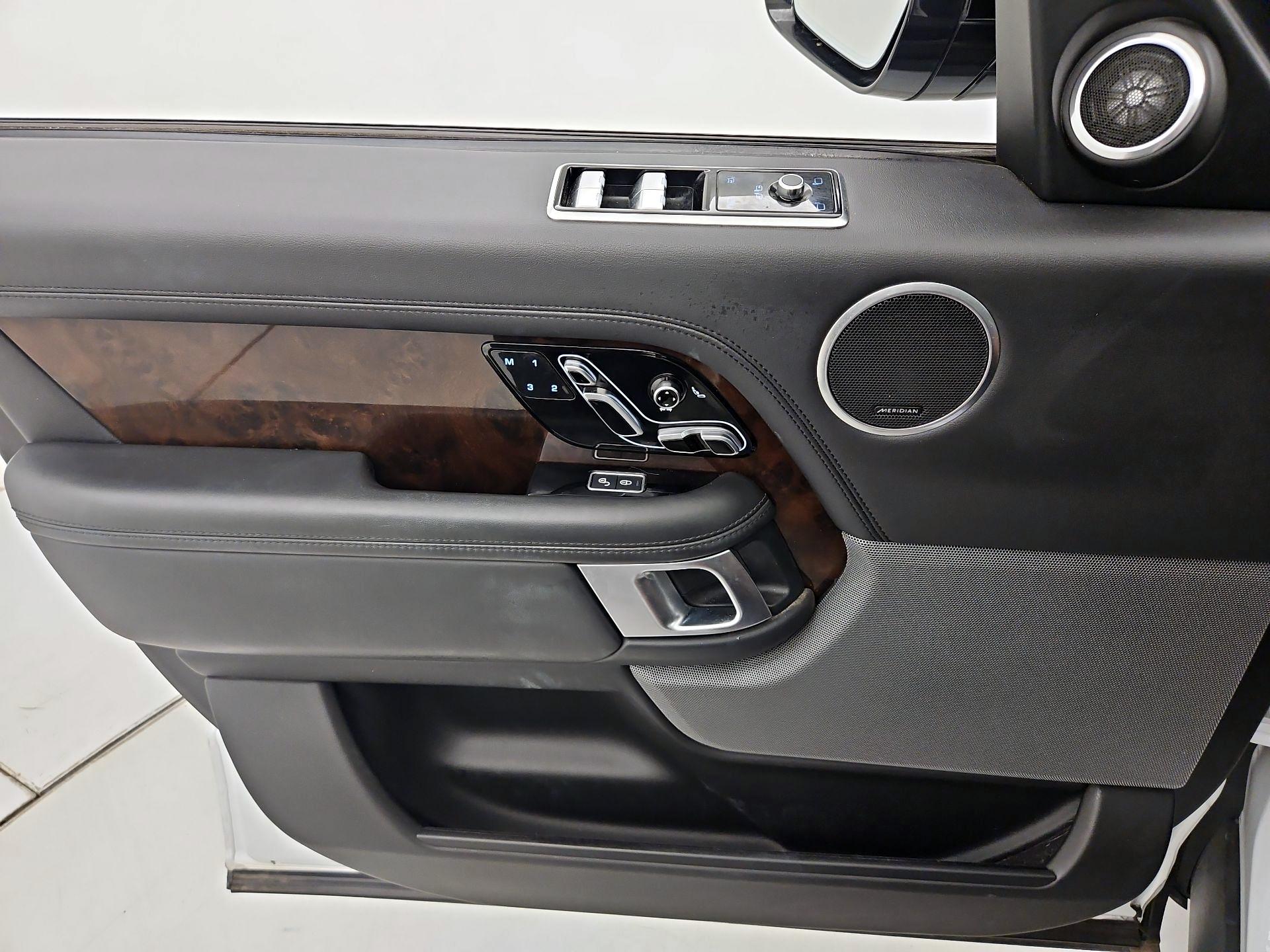 Thumbnail: 2020 Land Rover Range Rover - 12