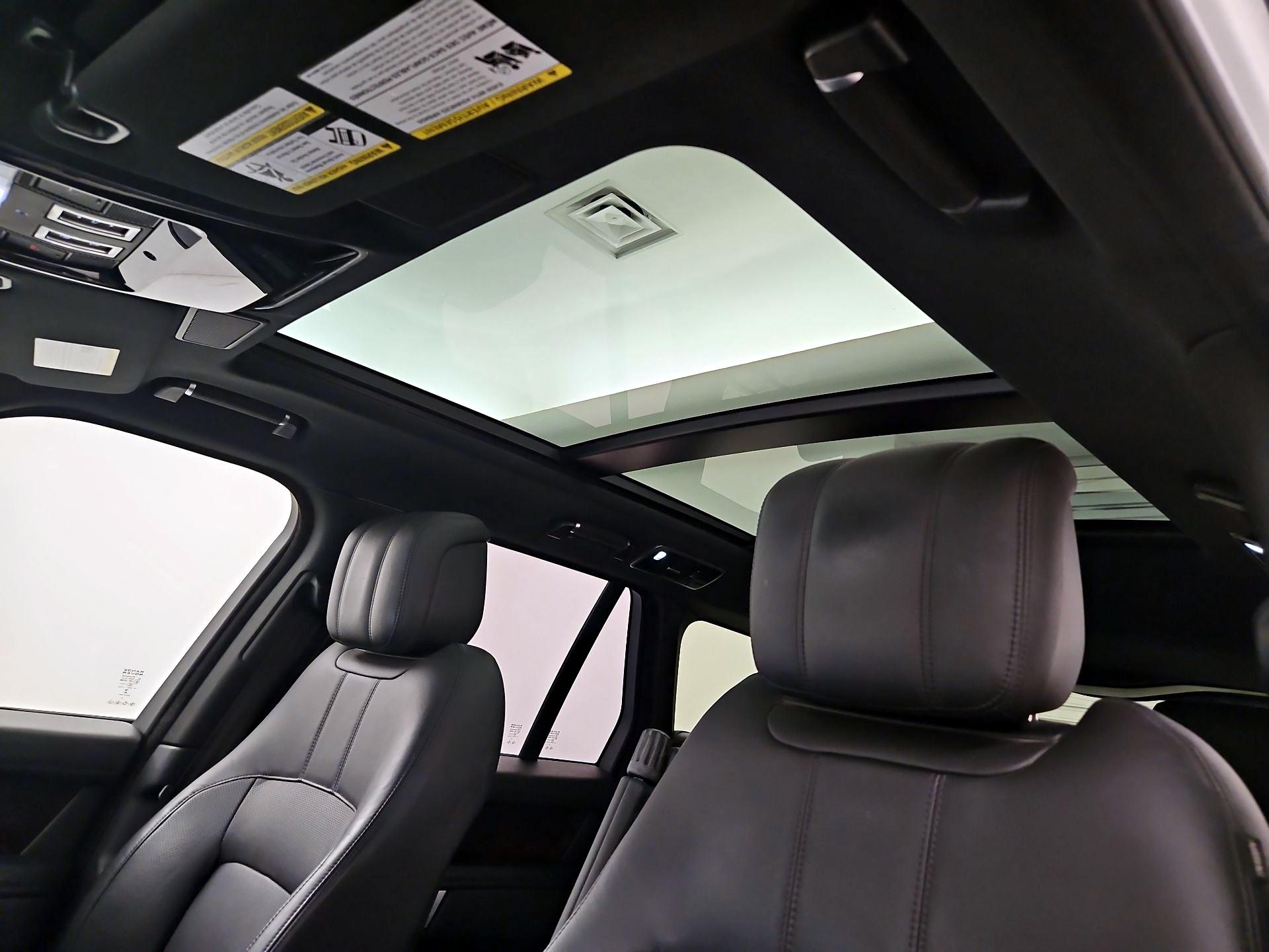Thumbnail: 2020 Land Rover Range Rover - 18