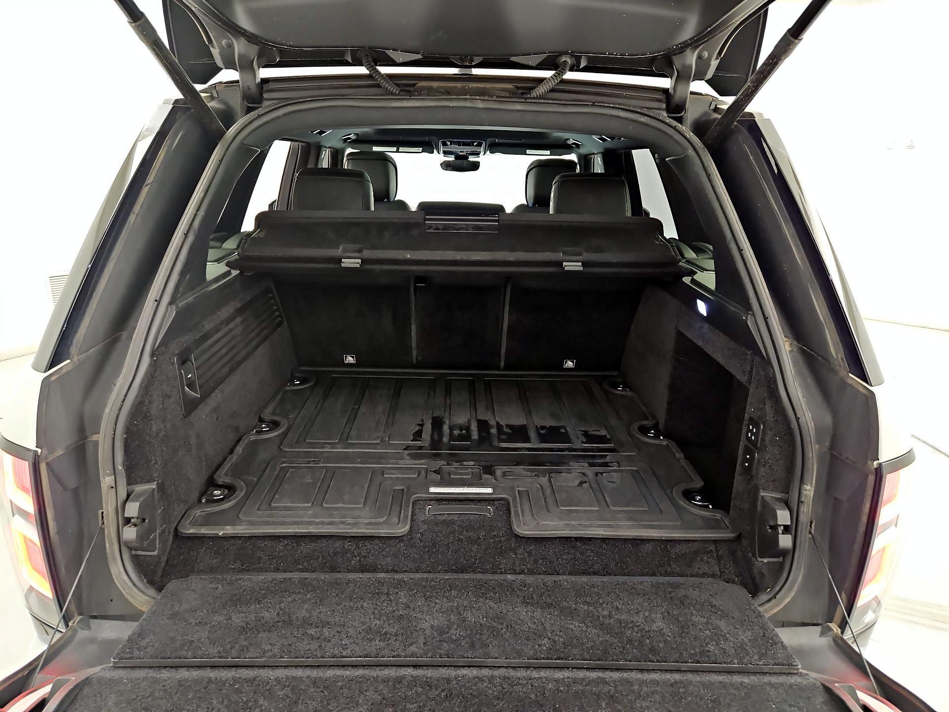 Thumbnail: 2020 Land Rover Range Rover - 20
