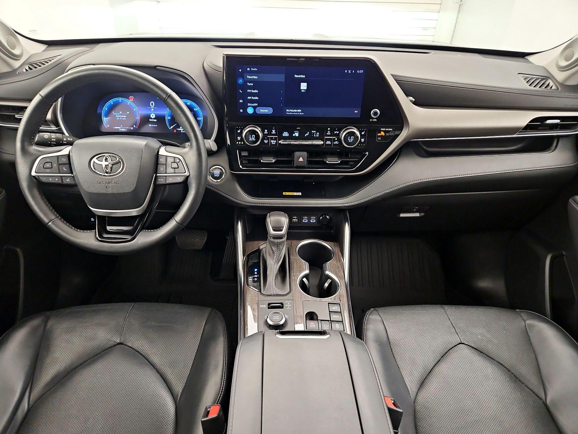 Thumbnail: 2023 Toyota Highlander - 9