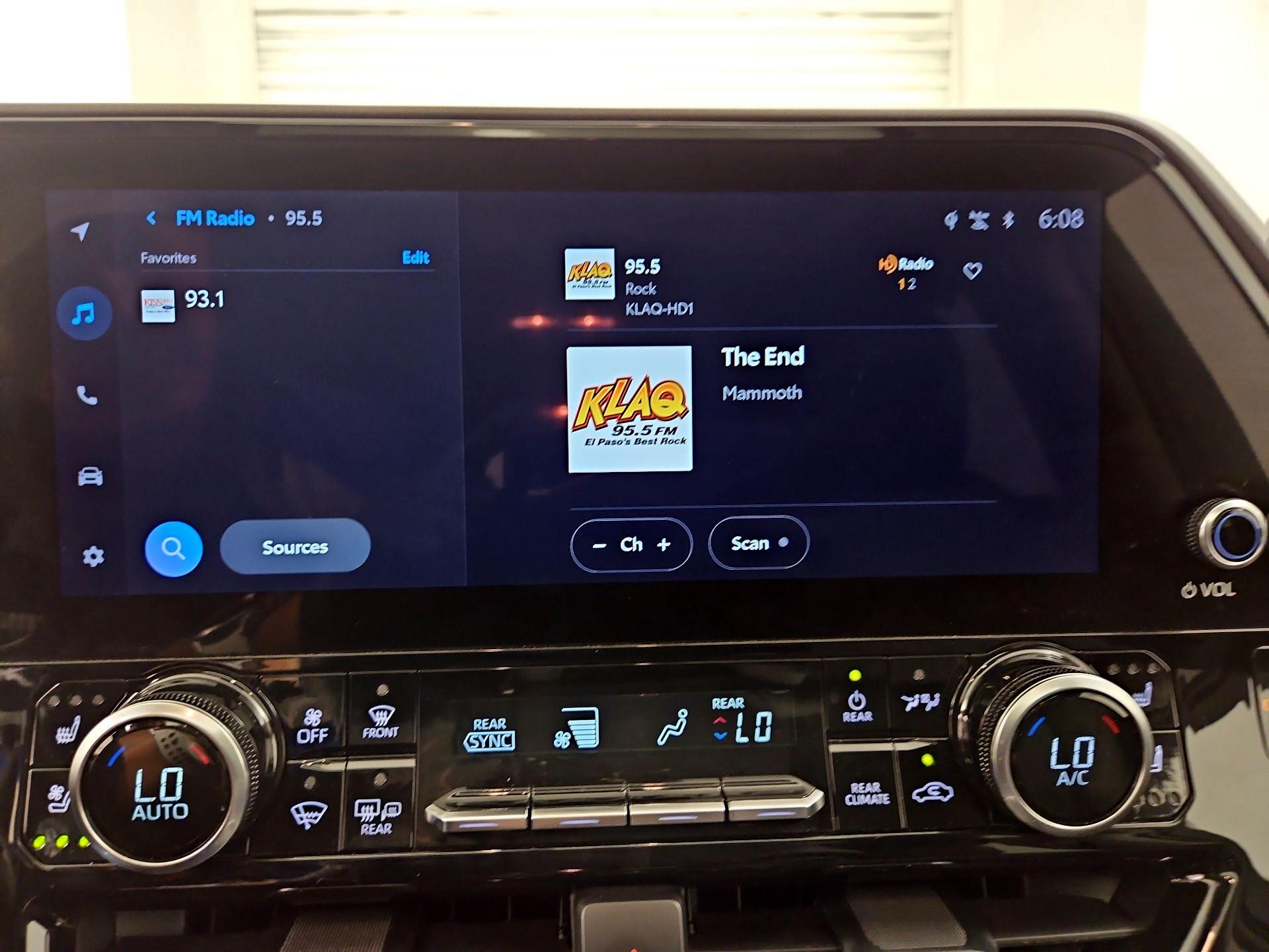 Thumbnail: 2023 Toyota Highlander - 15