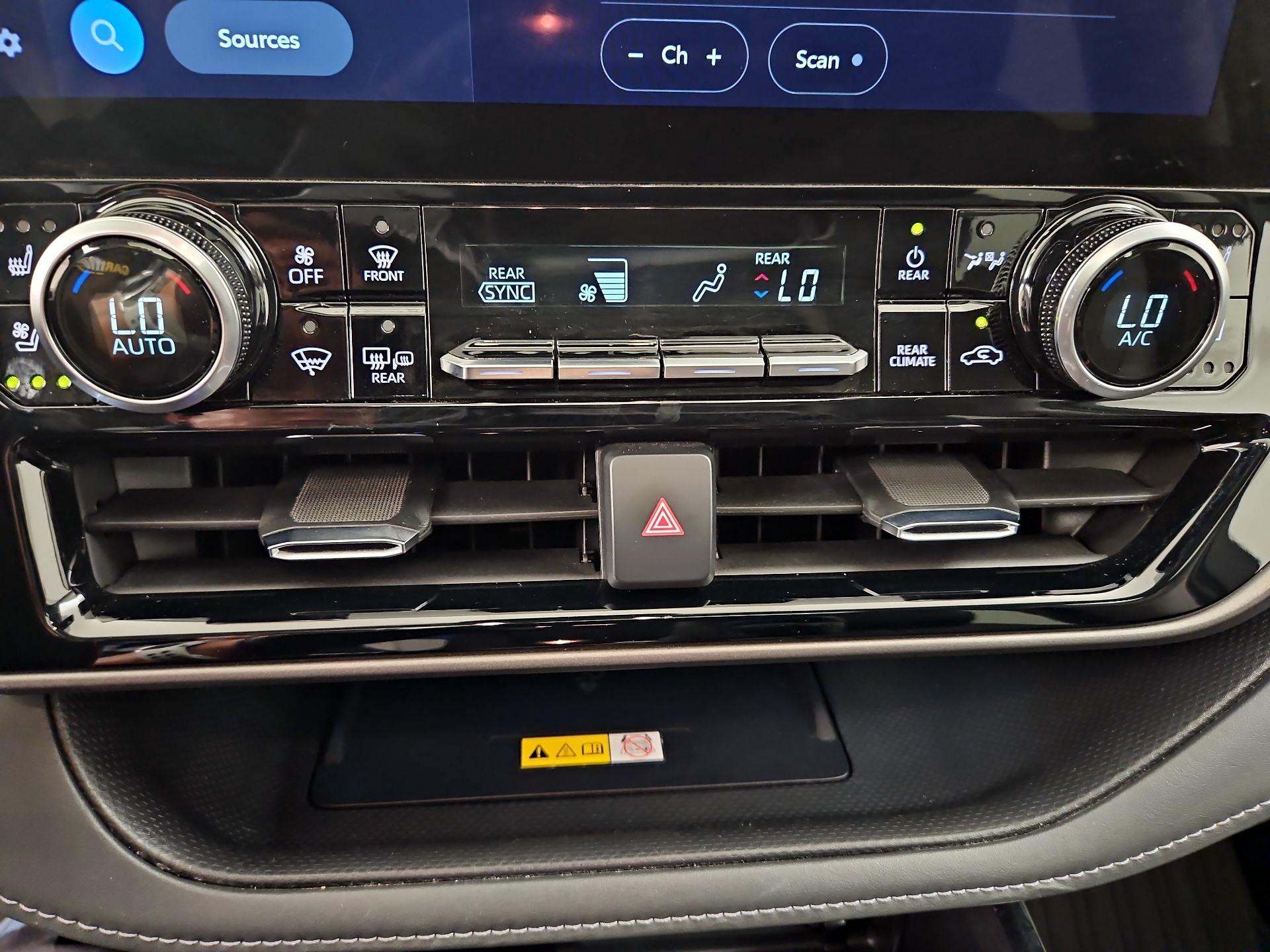 Thumbnail: 2023 Toyota Highlander - 16