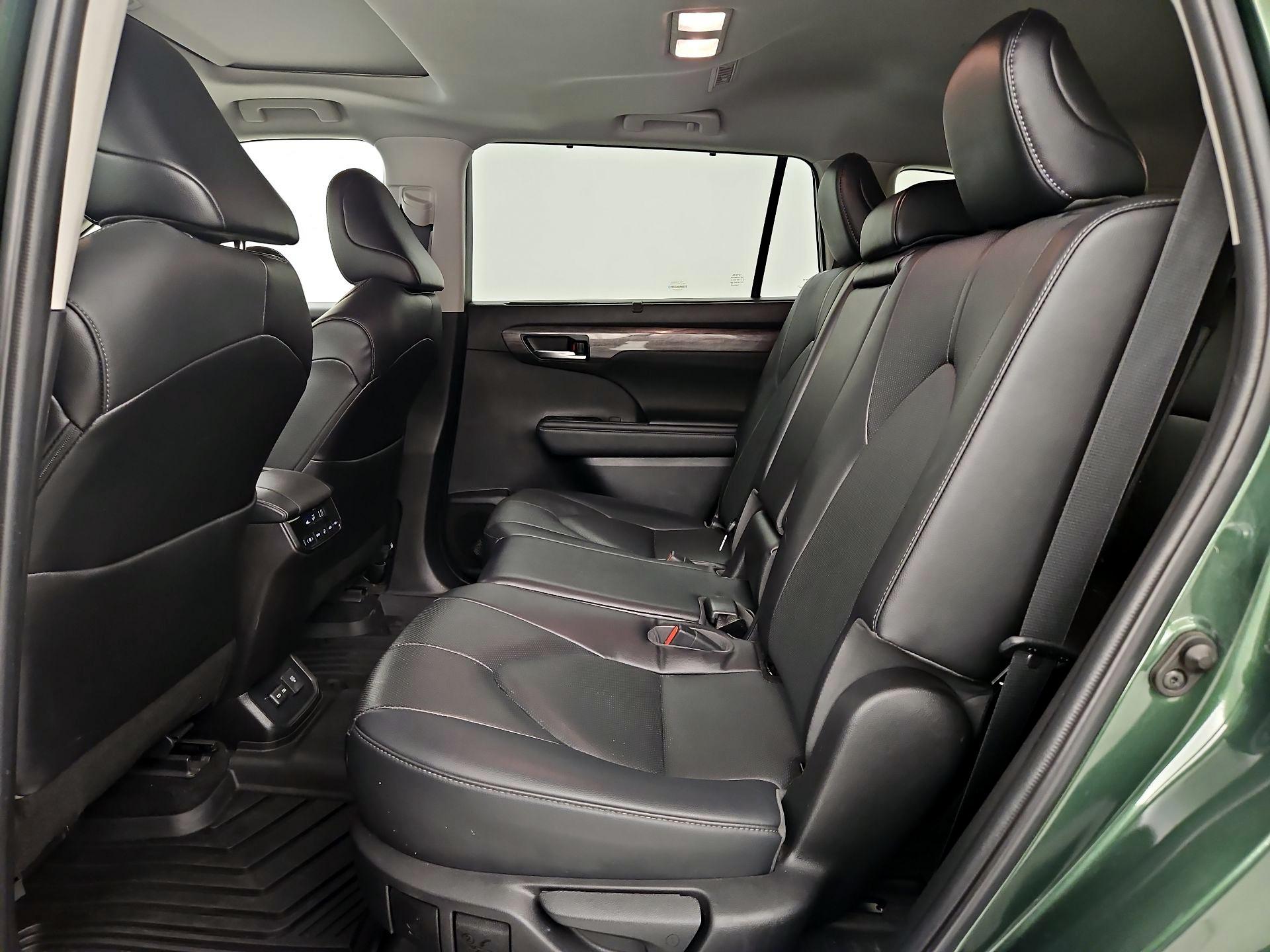 Thumbnail: 2023 Toyota Highlander - 20