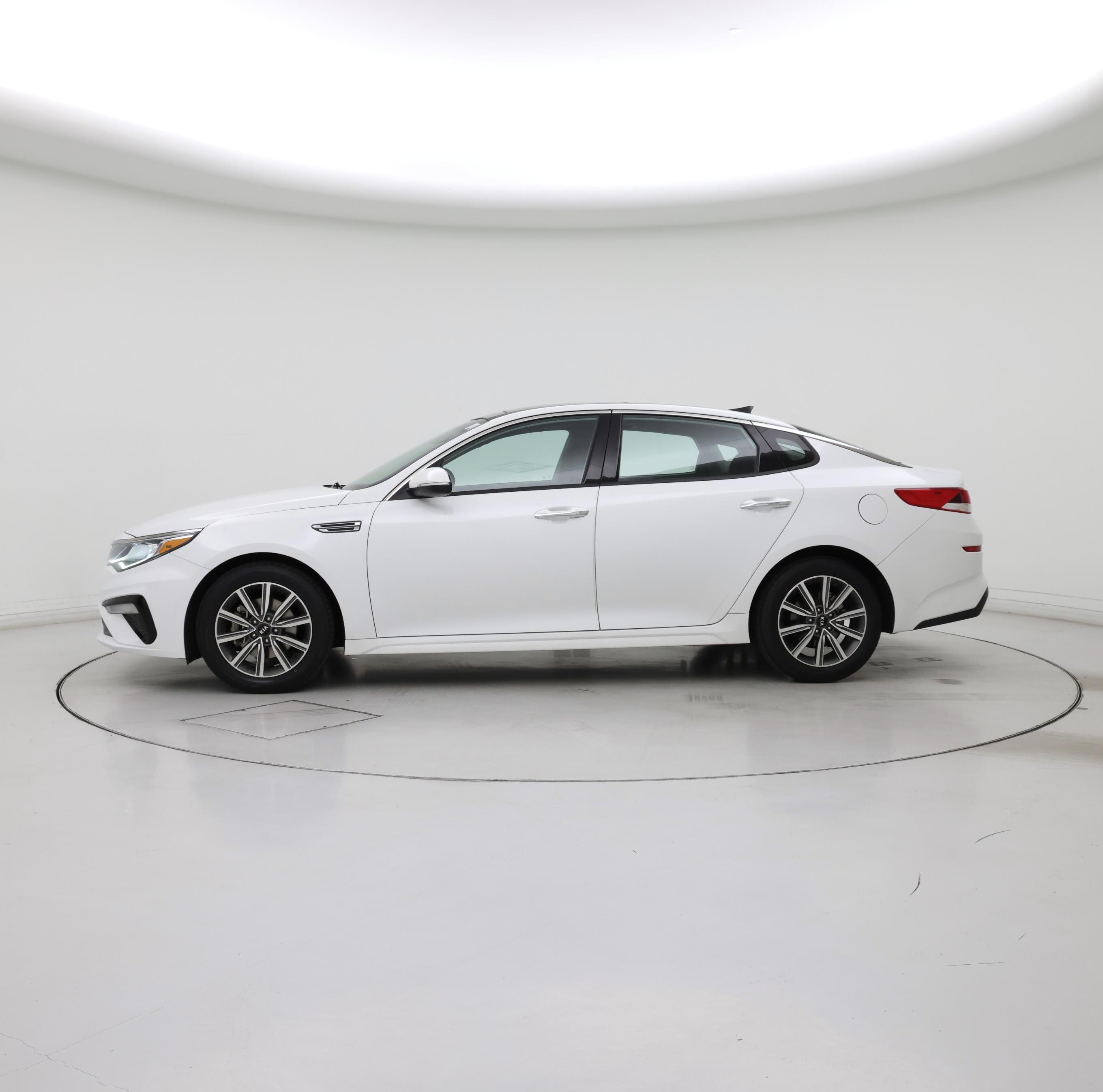 Thumbnail: 2019 Kia Optima - 3