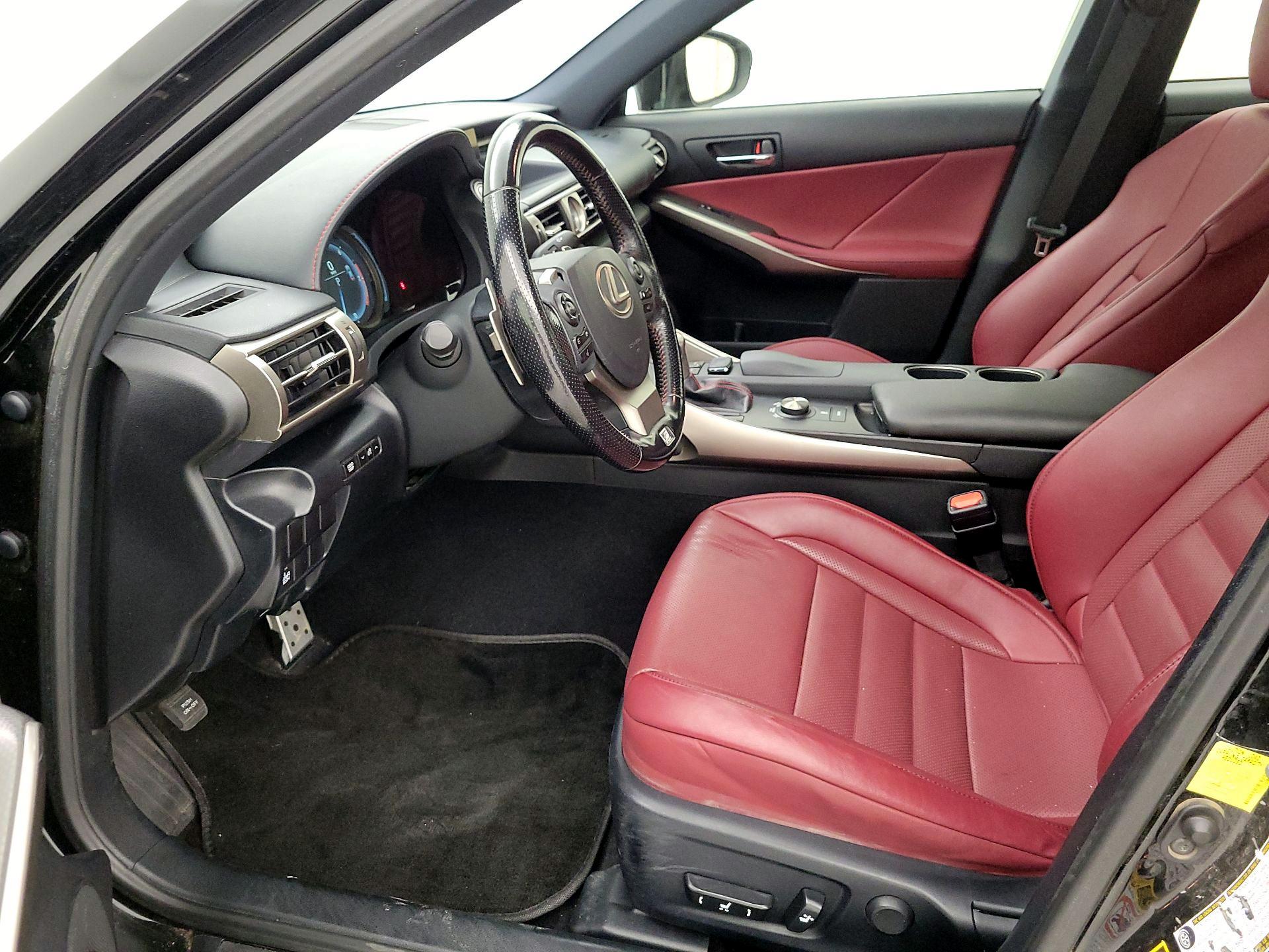 Thumbnail: 2016 Lexus IS - 11