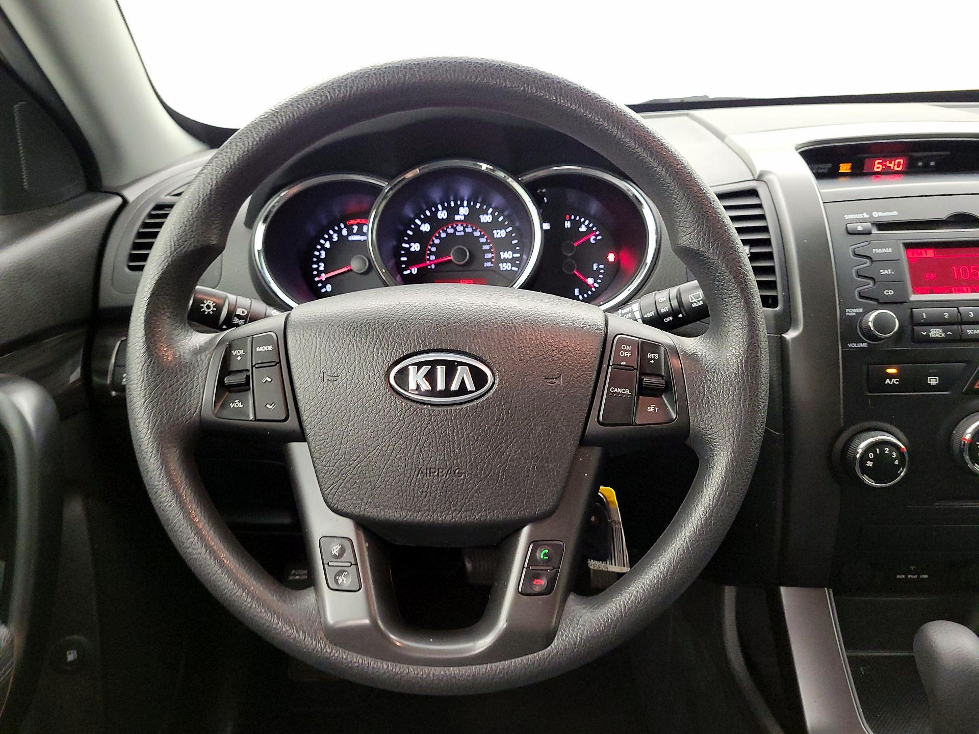 Thumbnail: 2013 Kia Sorento - 10