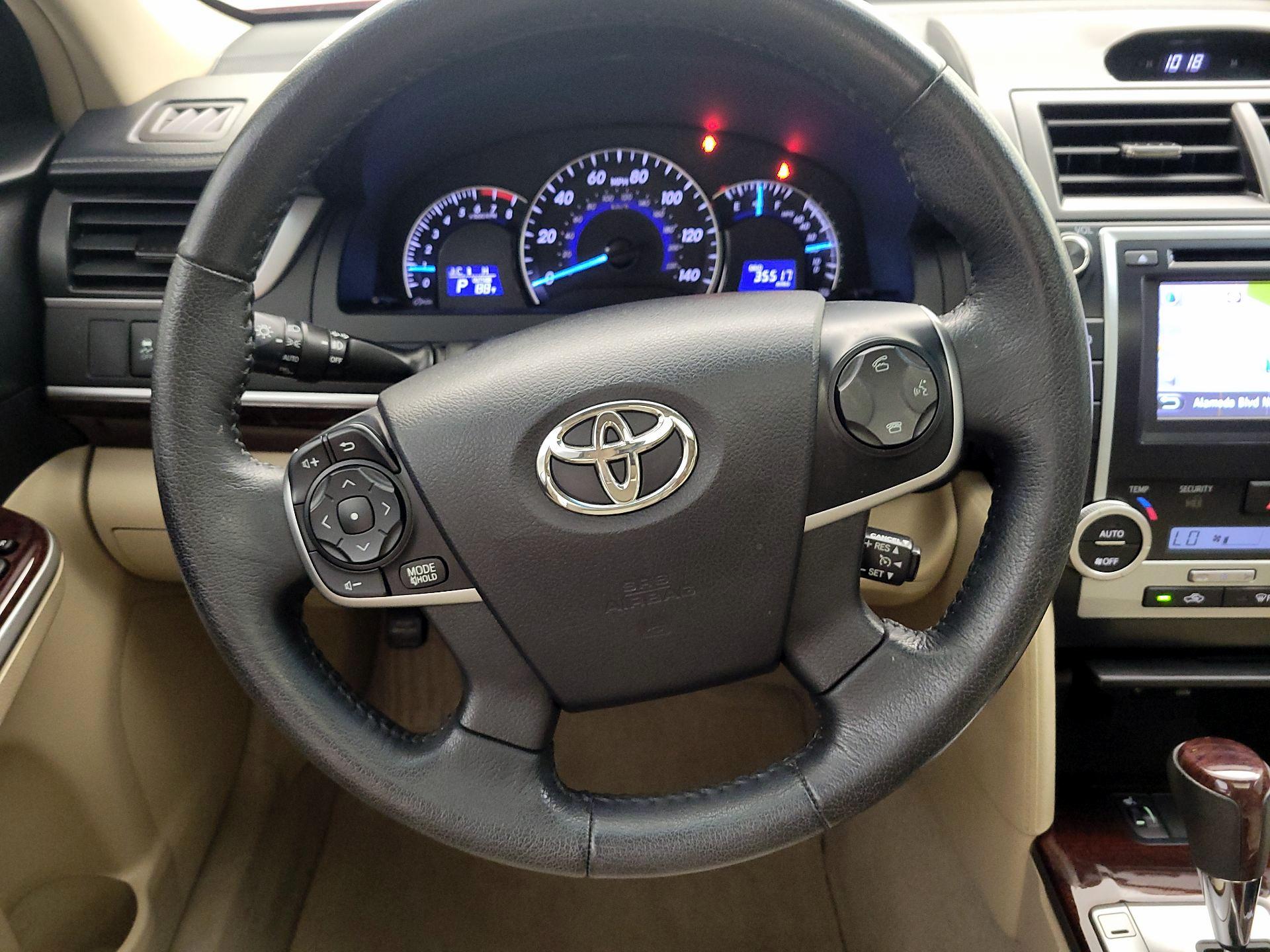 Thumbnail: 2014 Toyota Camry - 10