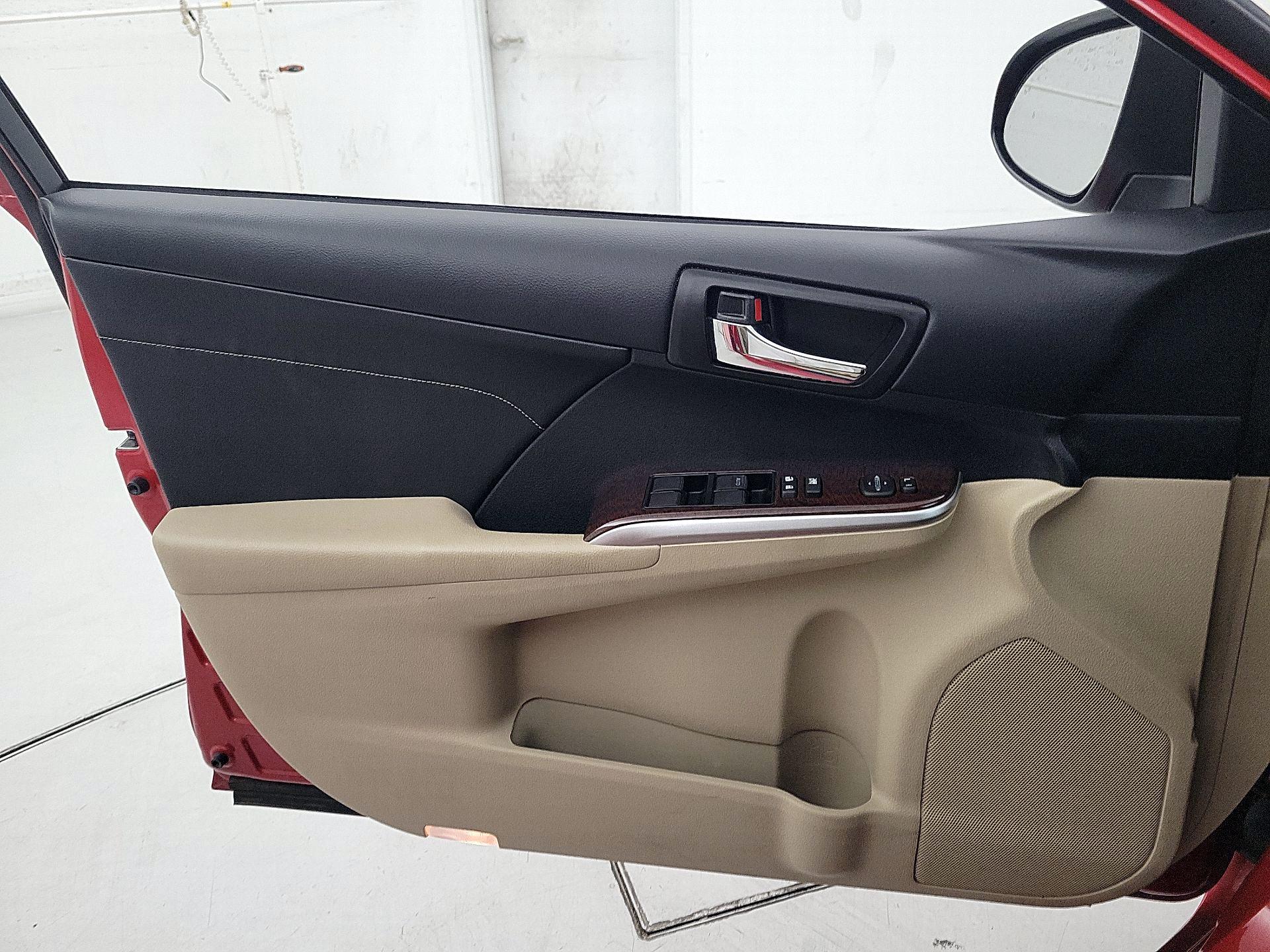 Thumbnail: 2014 Toyota Camry - 12