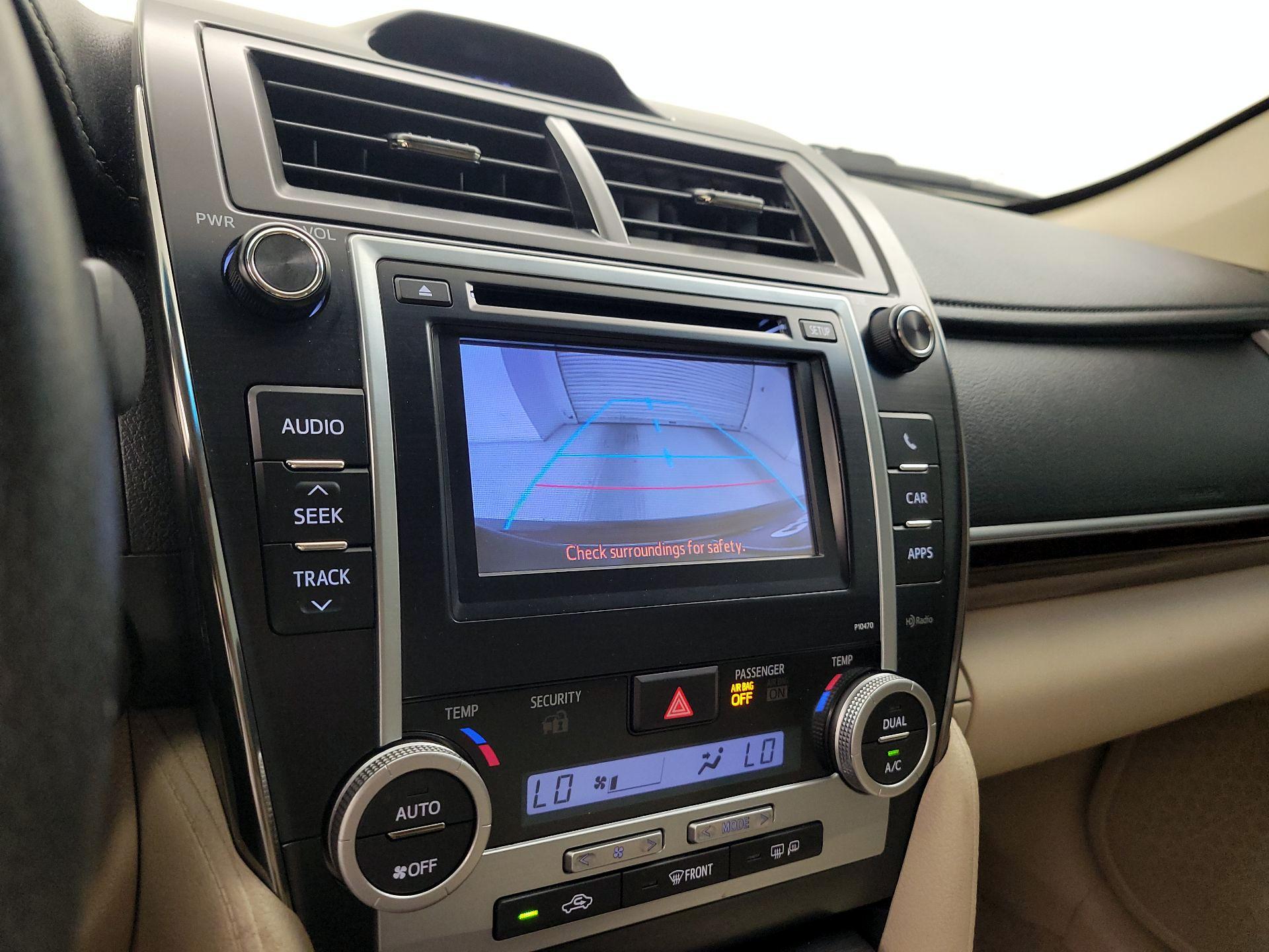 Thumbnail: 2014 Toyota Camry - 15