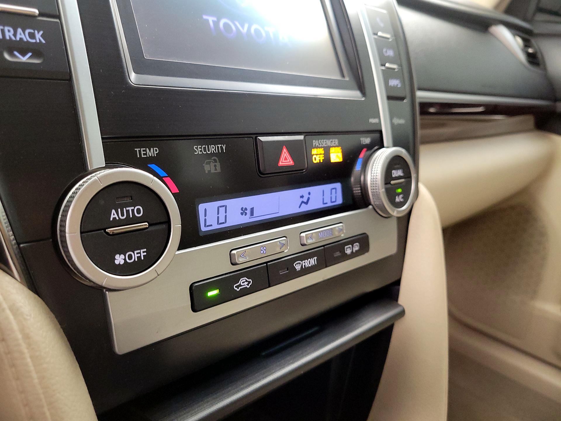 Thumbnail: 2014 Toyota Camry - 17