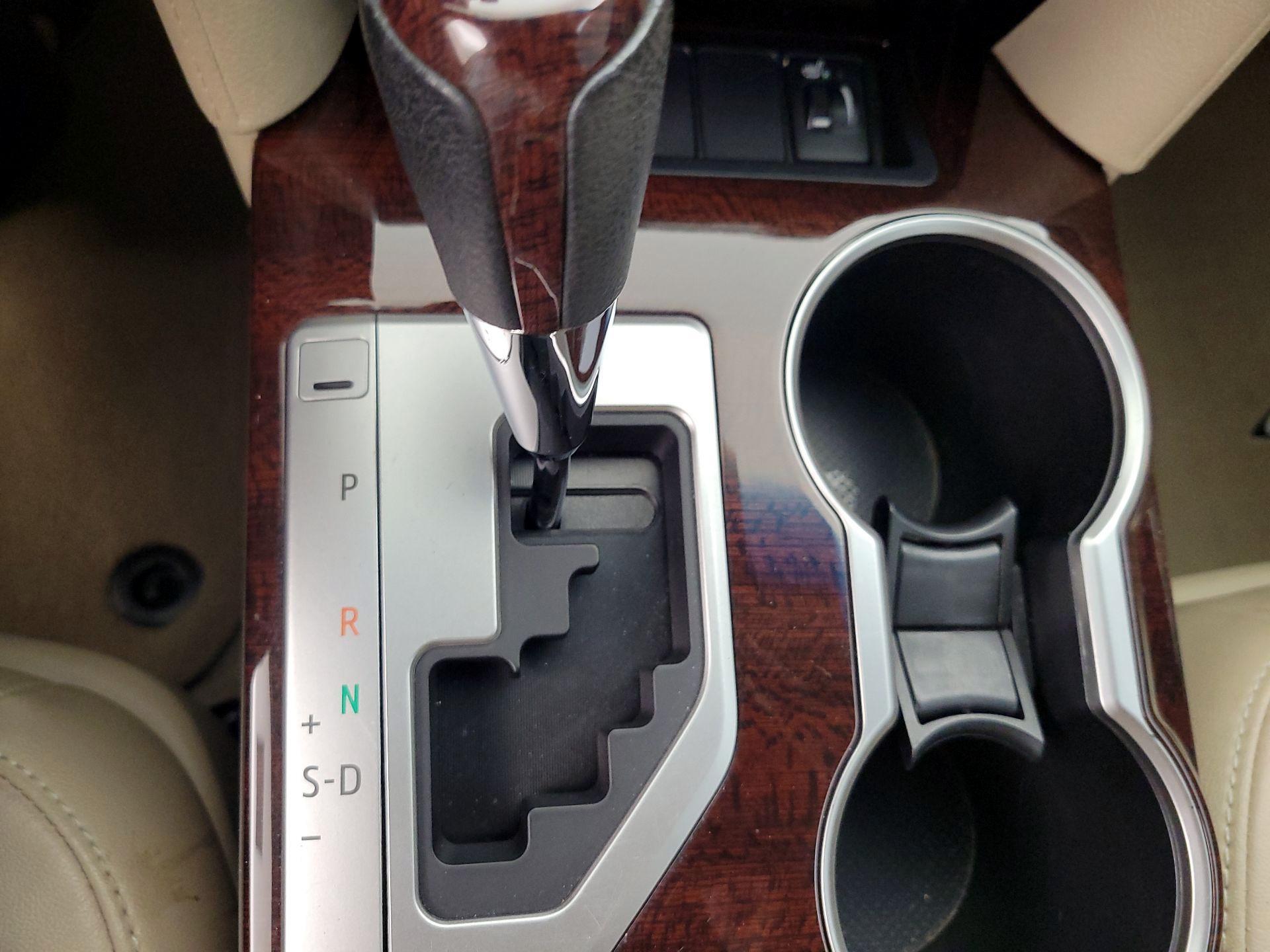 Thumbnail: 2014 Toyota Camry - 18