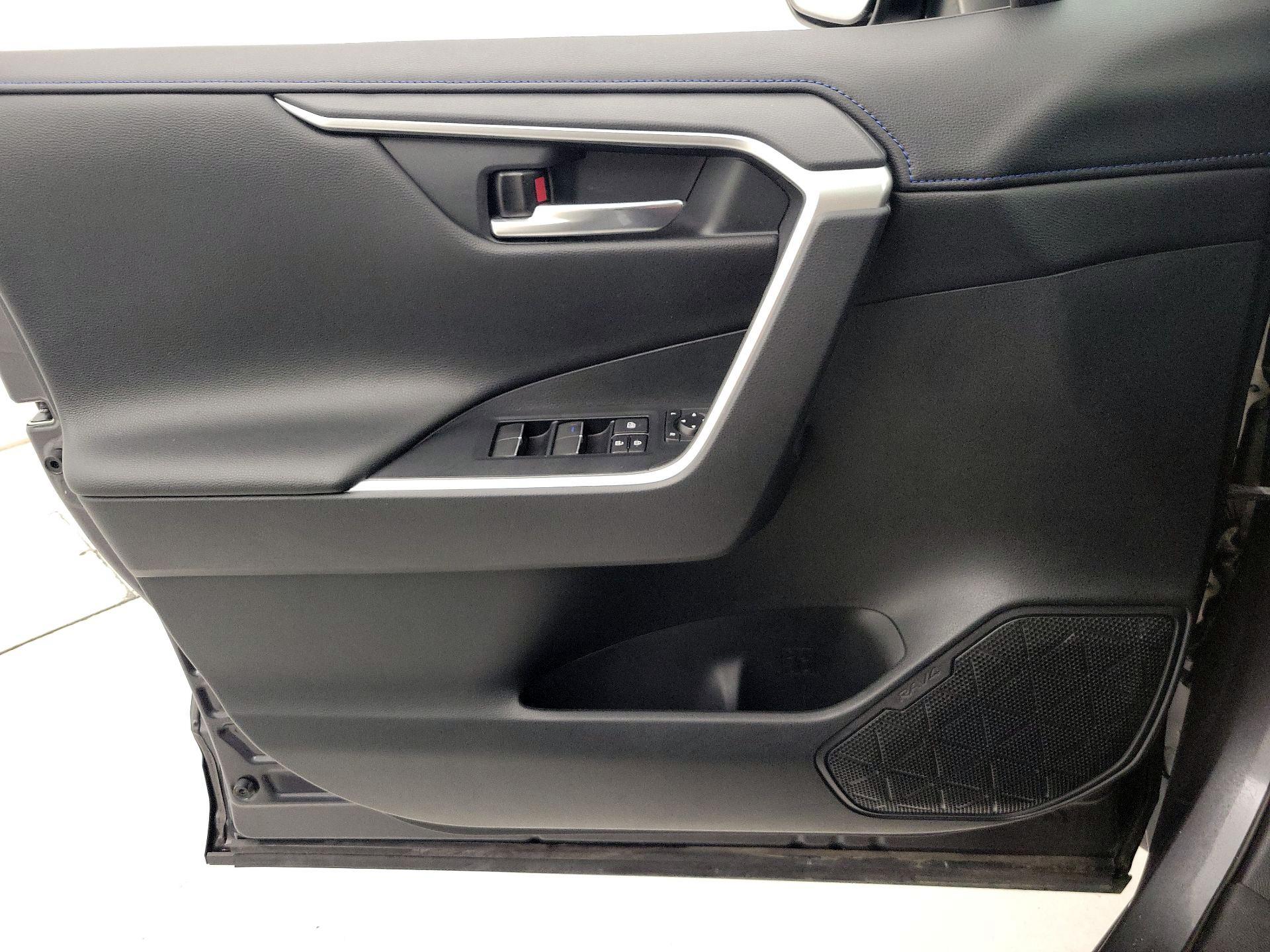Thumbnail: 2019 Toyota RAV4 - 12