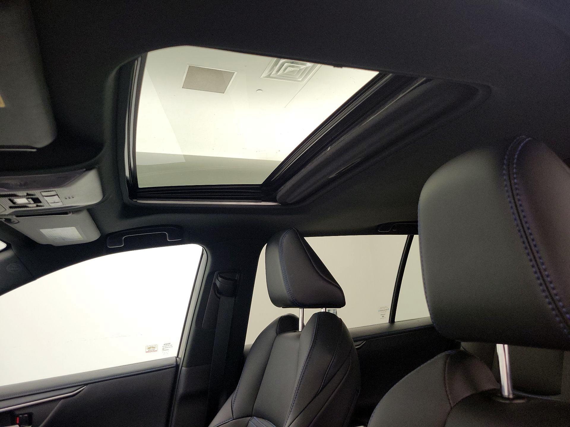 Thumbnail: 2019 Toyota RAV4 - 20