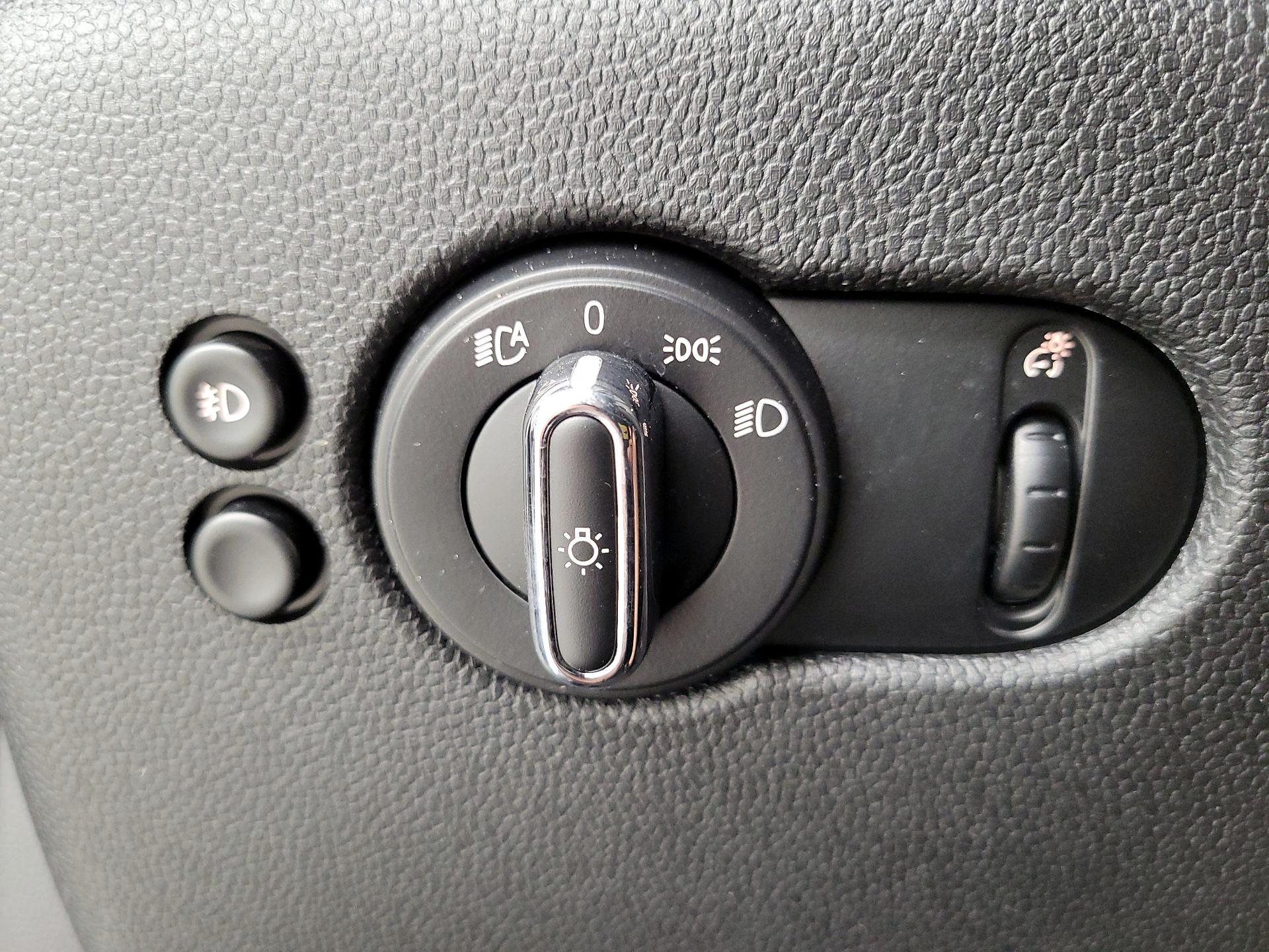 Thumbnail: 2021 MINI Cooper Hardtop - 13