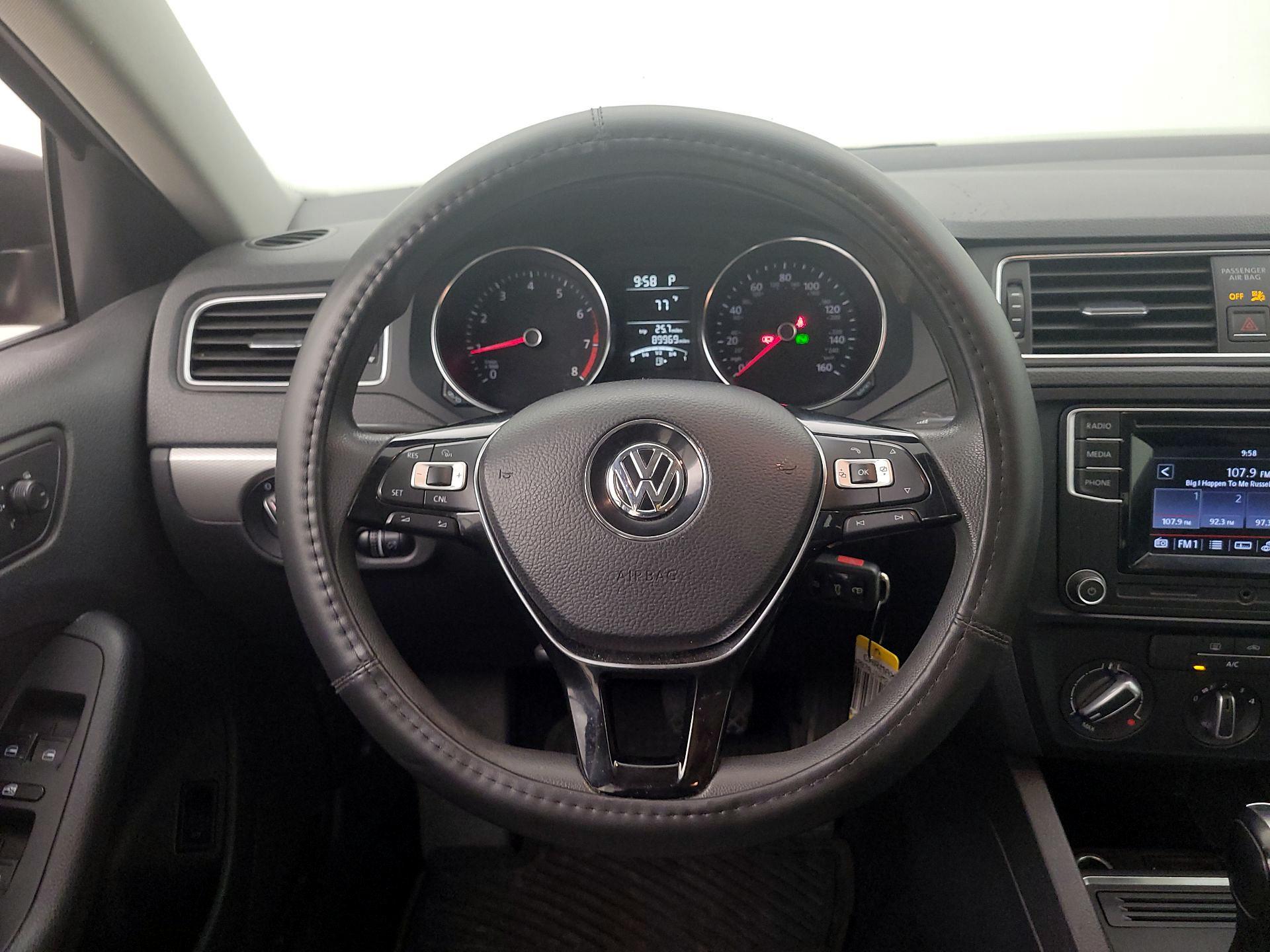 Thumbnail: 2017 Volkswagen Jetta - 10