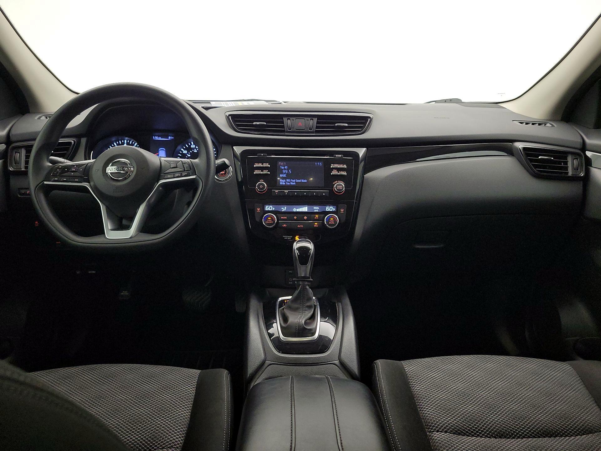 Thumbnail: 2017 Nissan Rogue Sport - 9