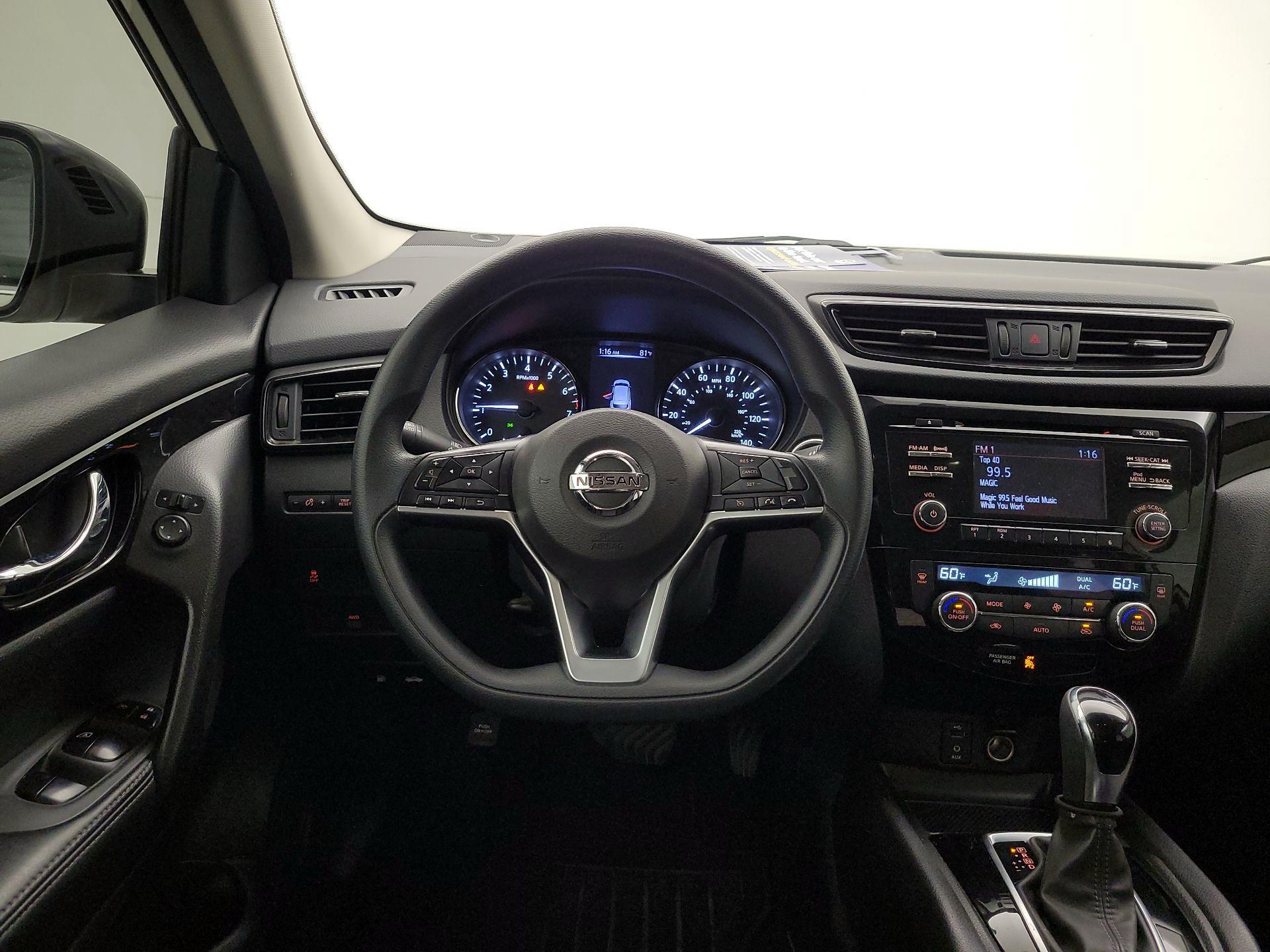 Thumbnail: 2017 Nissan Rogue Sport - 10