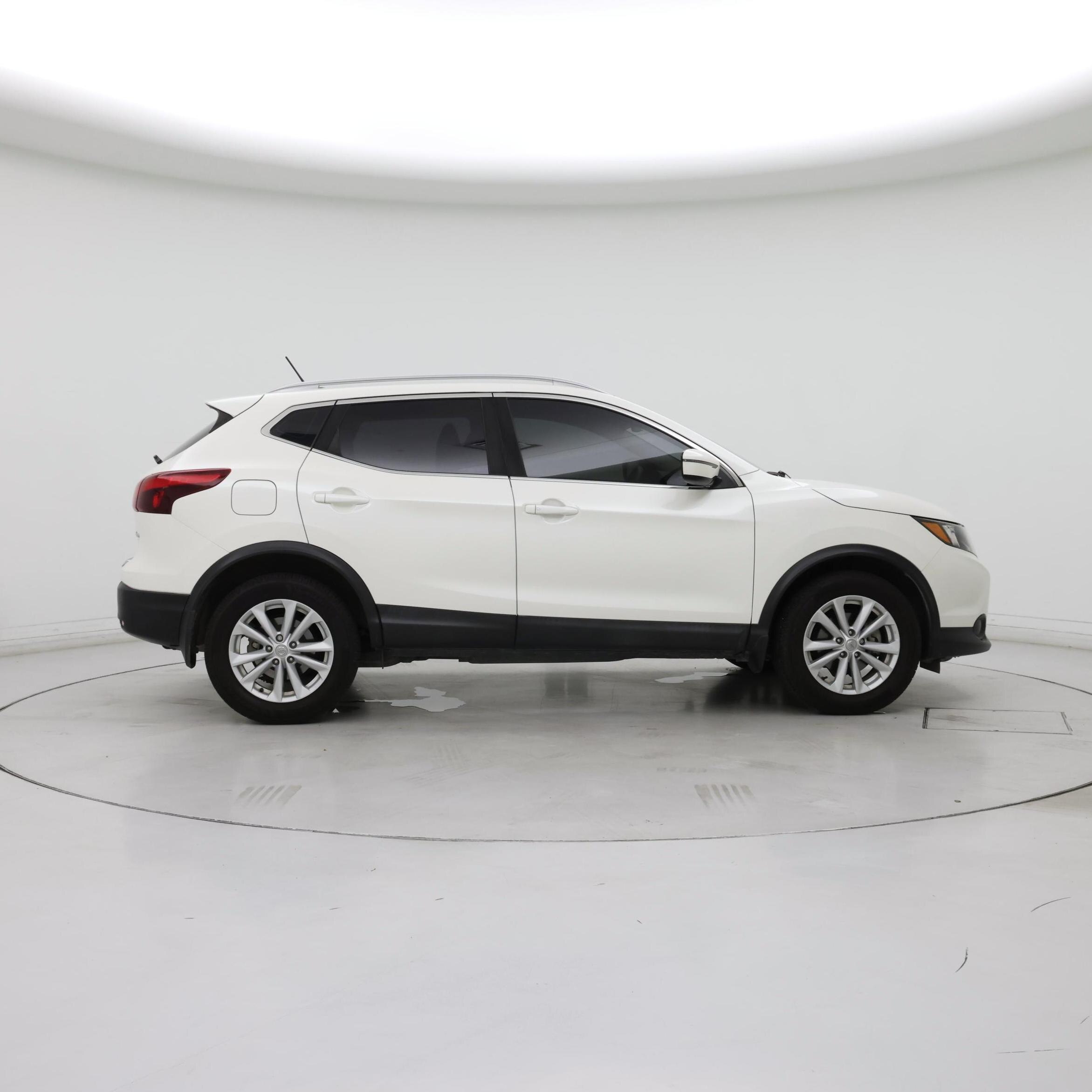 Thumbnail: 2017 Nissan Rogue Sport - 7