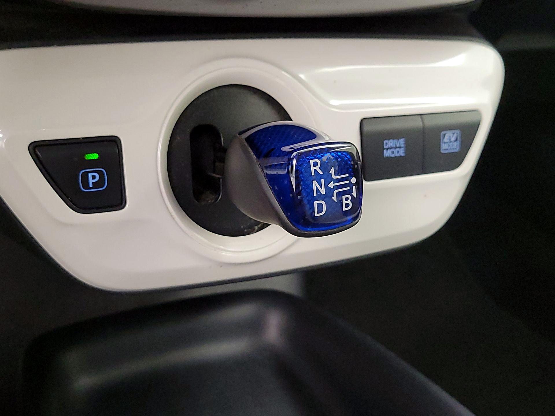 Thumbnail: 2016 Toyota Prius - 17