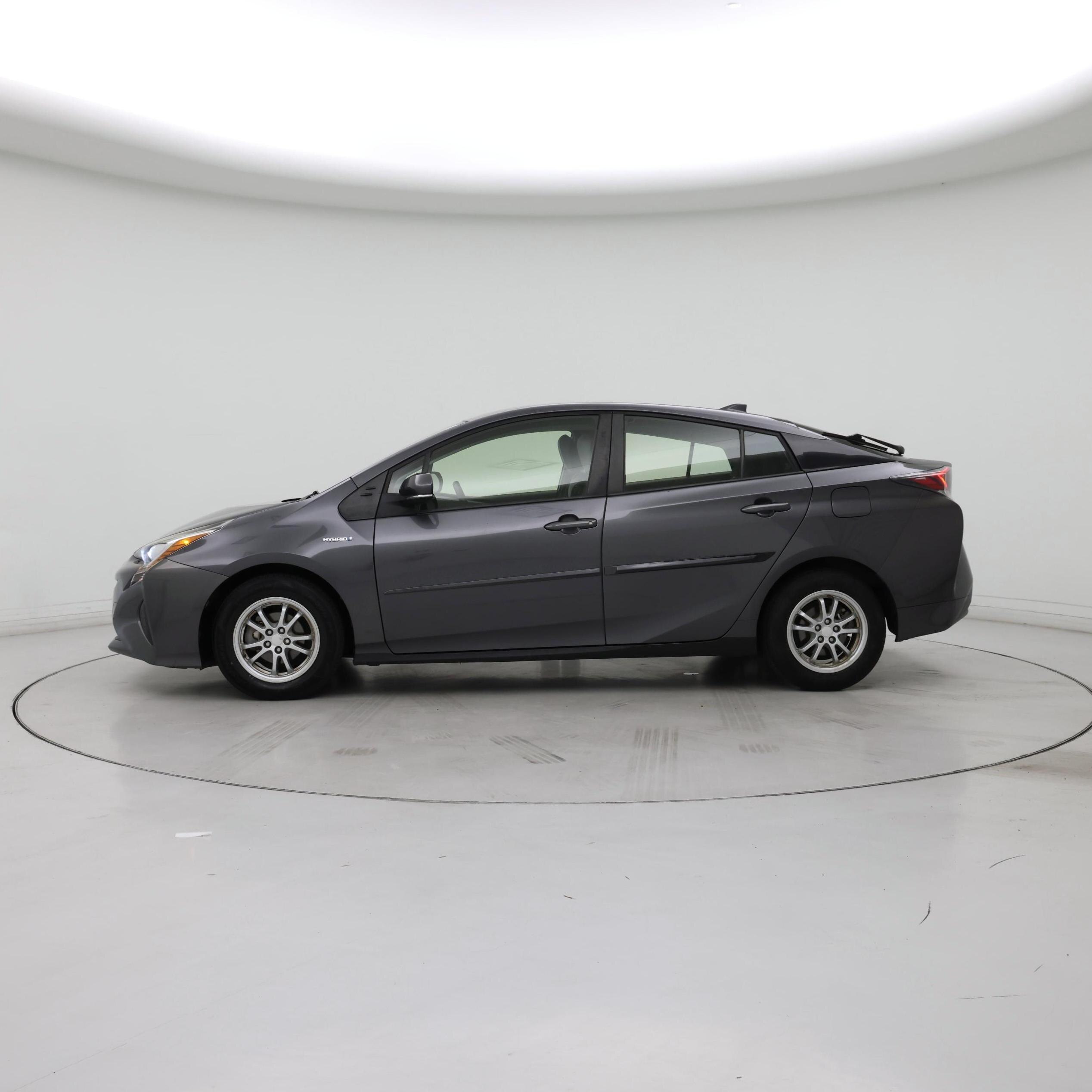 Thumbnail: 2016 Toyota Prius - 3