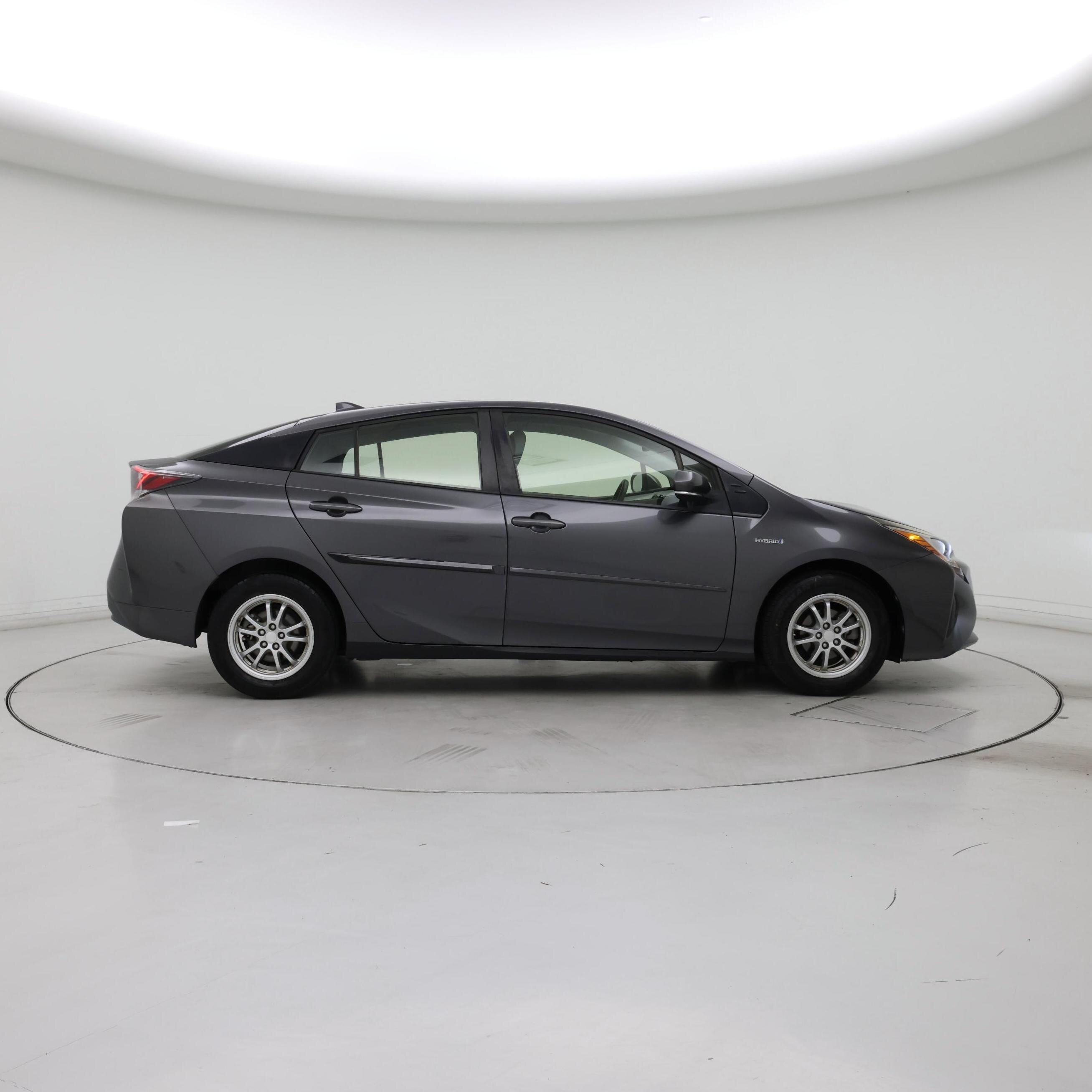 Thumbnail: 2016 Toyota Prius - 7