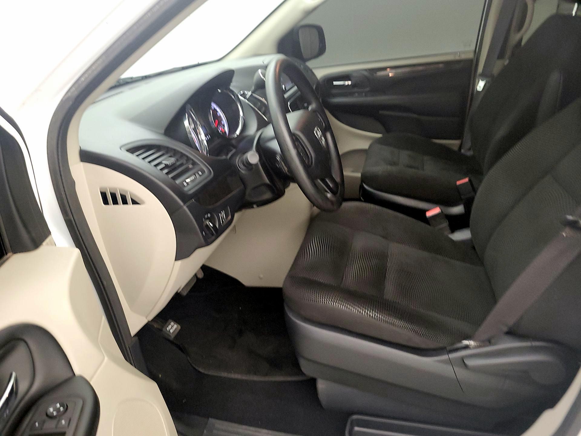Thumbnail: 2020 Dodge Grand Caravan - 12