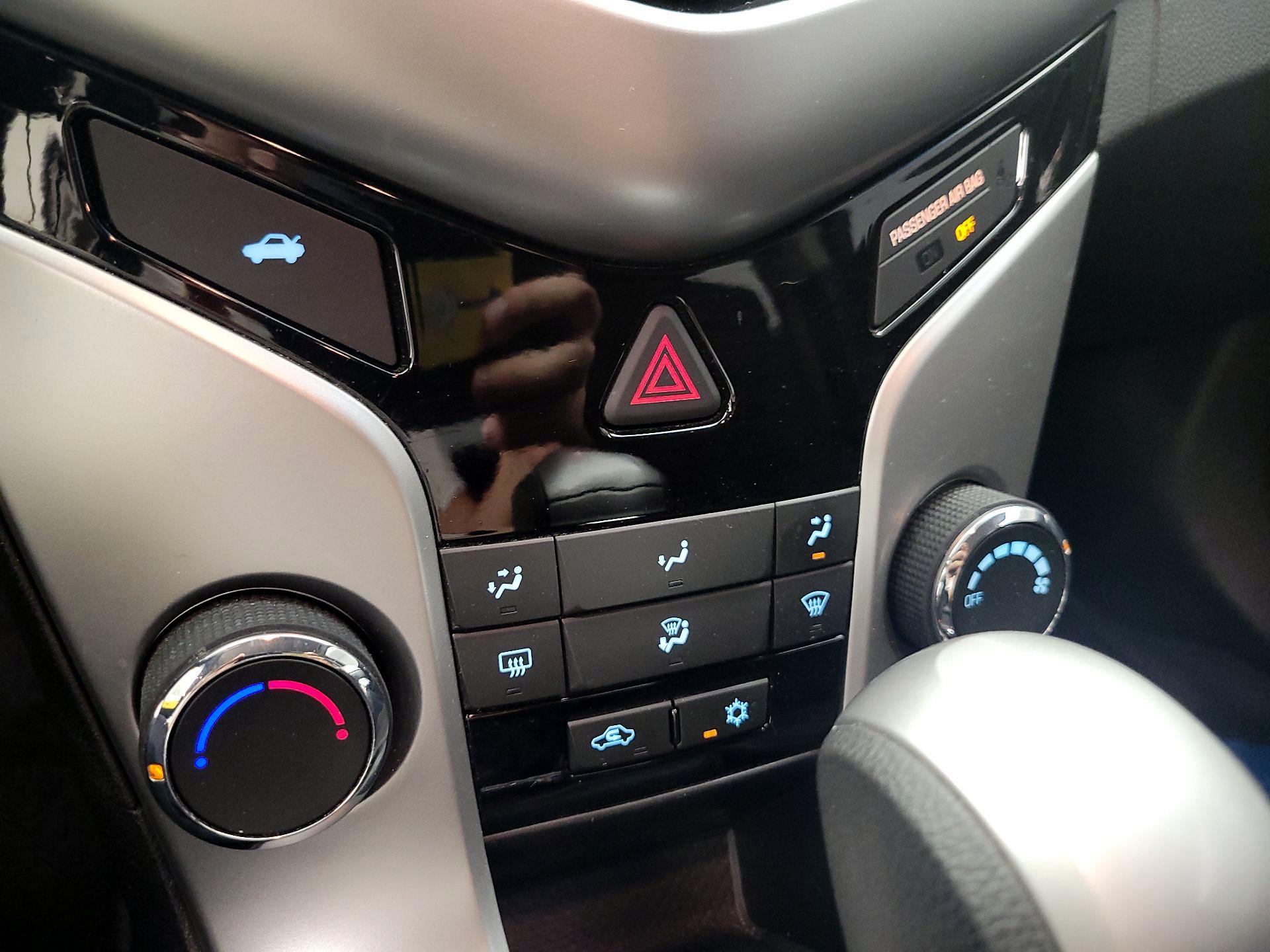 Thumbnail: 2016 Chevrolet Cruze - 16