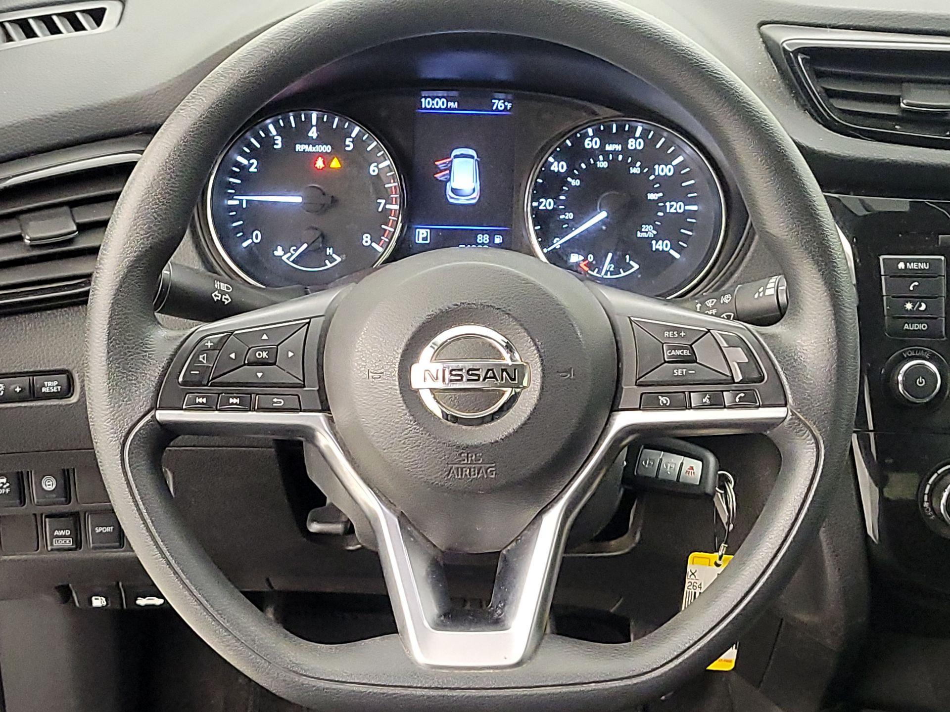 Thumbnail: 2021 Nissan Rogue Sport - 10