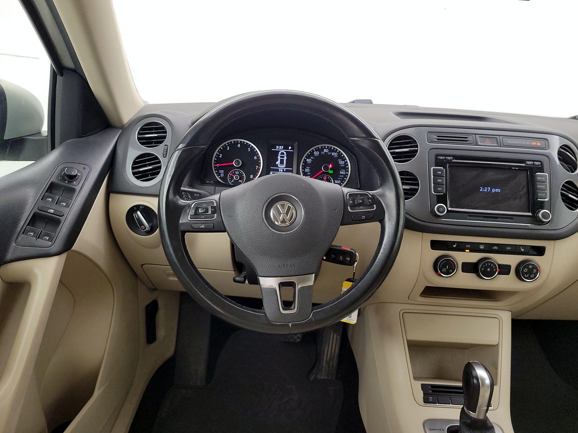 Thumbnail: 2015 Volkswagen Tiguan - 10