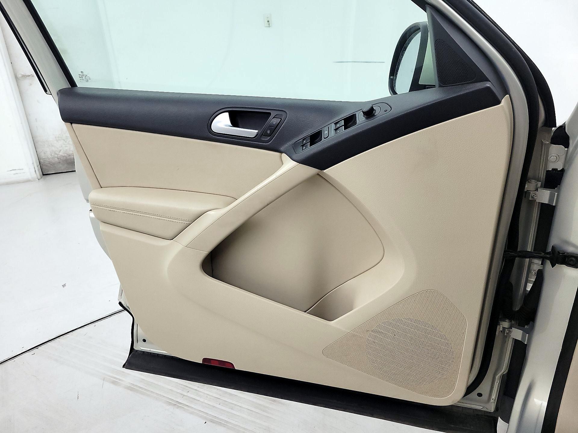 Thumbnail: 2015 Volkswagen Tiguan - 12