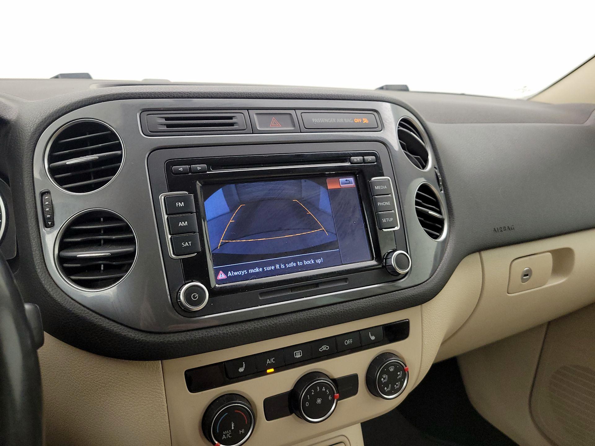 Thumbnail: 2015 Volkswagen Tiguan - 14