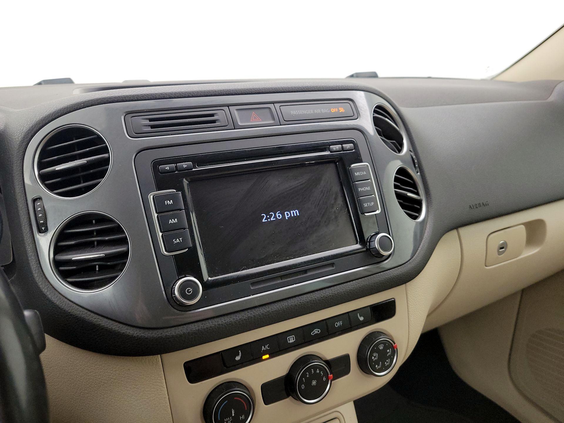 Thumbnail: 2015 Volkswagen Tiguan - 15