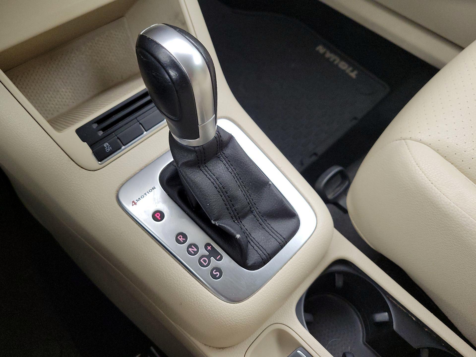 Thumbnail: 2015 Volkswagen Tiguan - 17