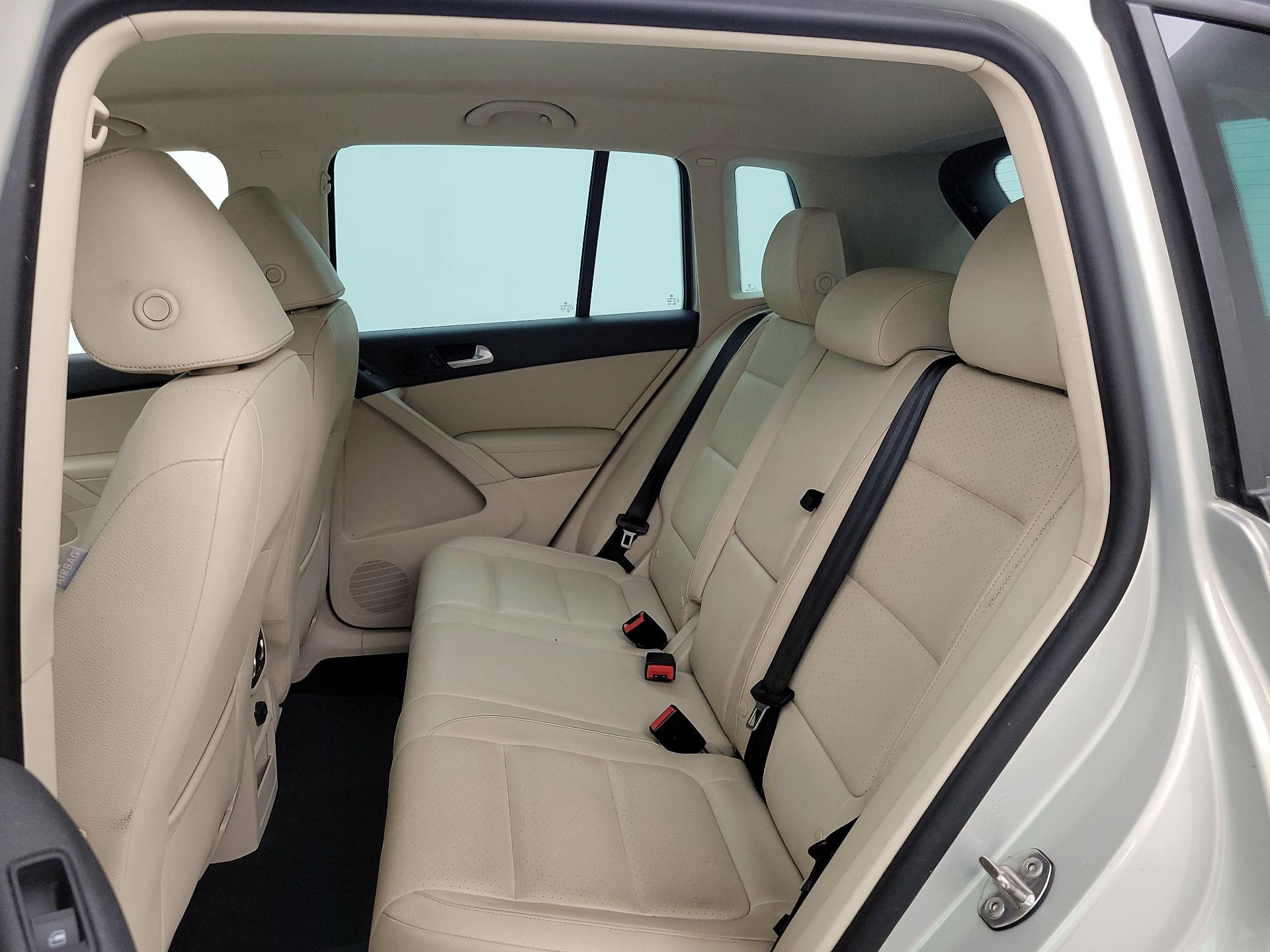Thumbnail: 2015 Volkswagen Tiguan - 18