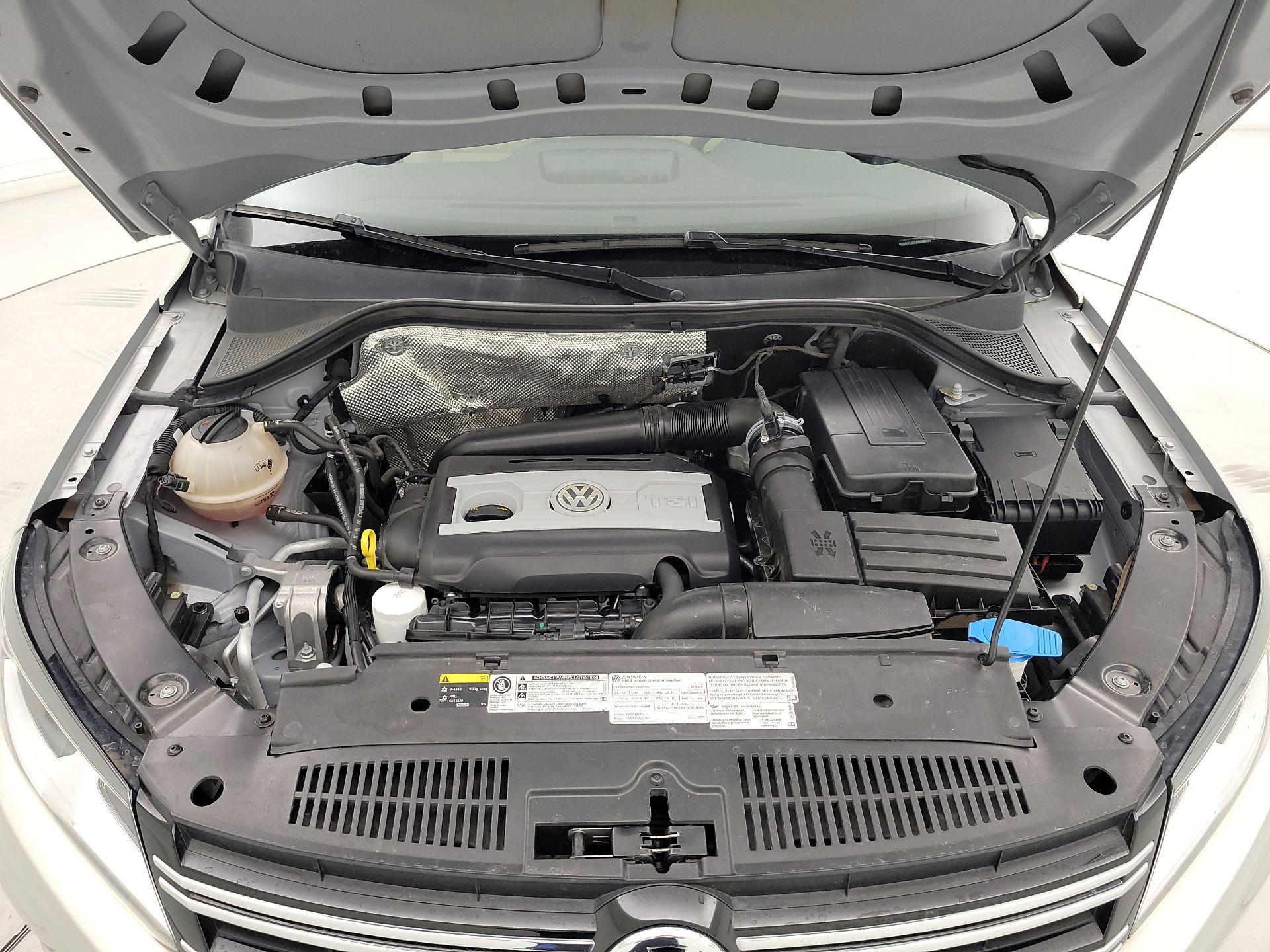 Thumbnail: 2015 Volkswagen Tiguan - 20