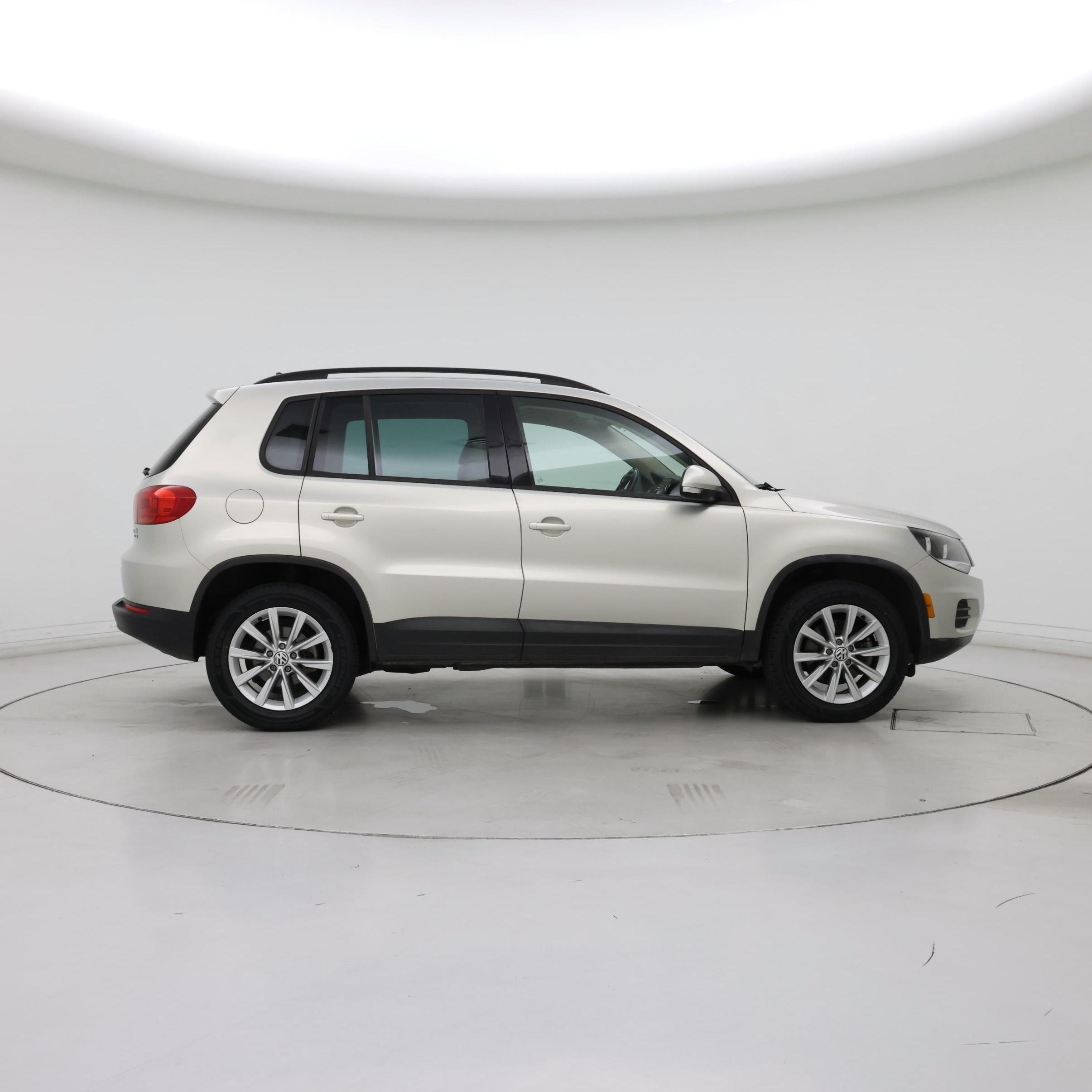 Thumbnail: 2015 Volkswagen Tiguan - 7