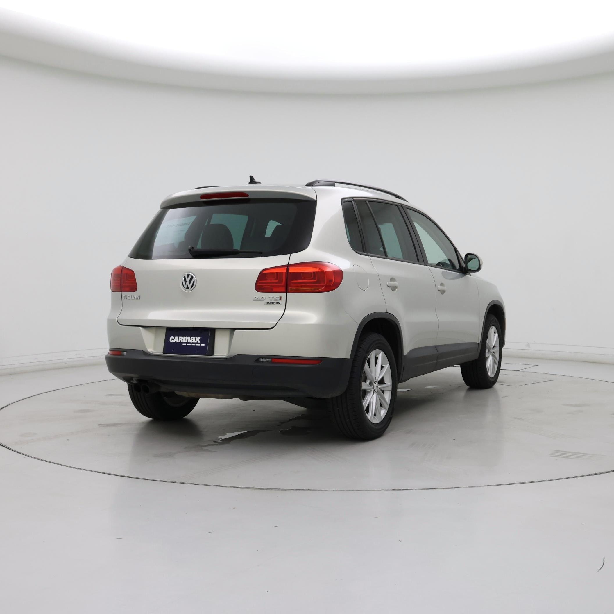 Thumbnail: 2015 Volkswagen Tiguan - 8