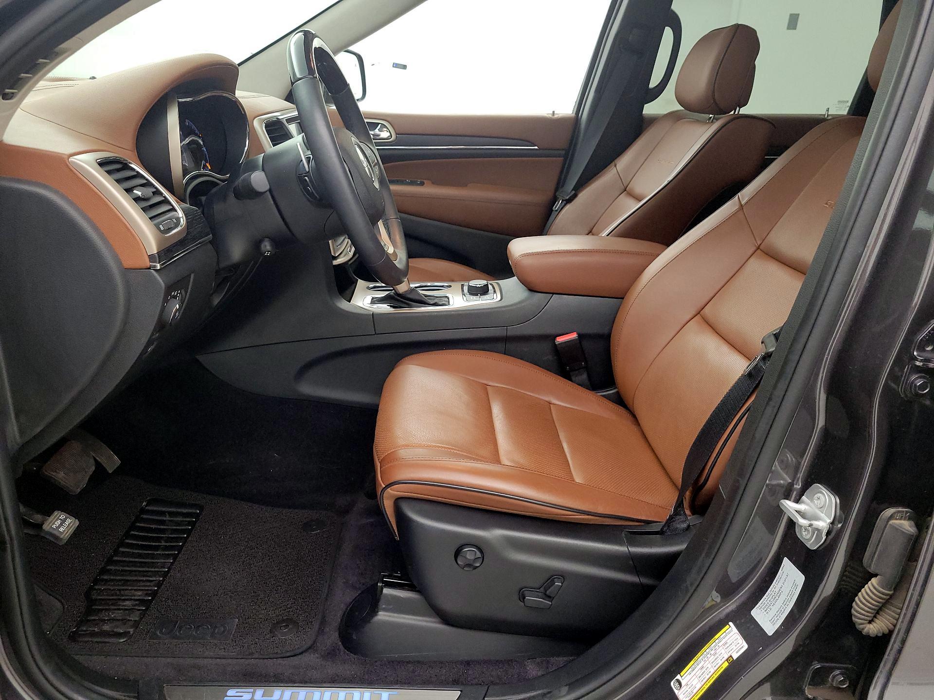 Thumbnail: 2016 Jeep Grand Cherokee - 11