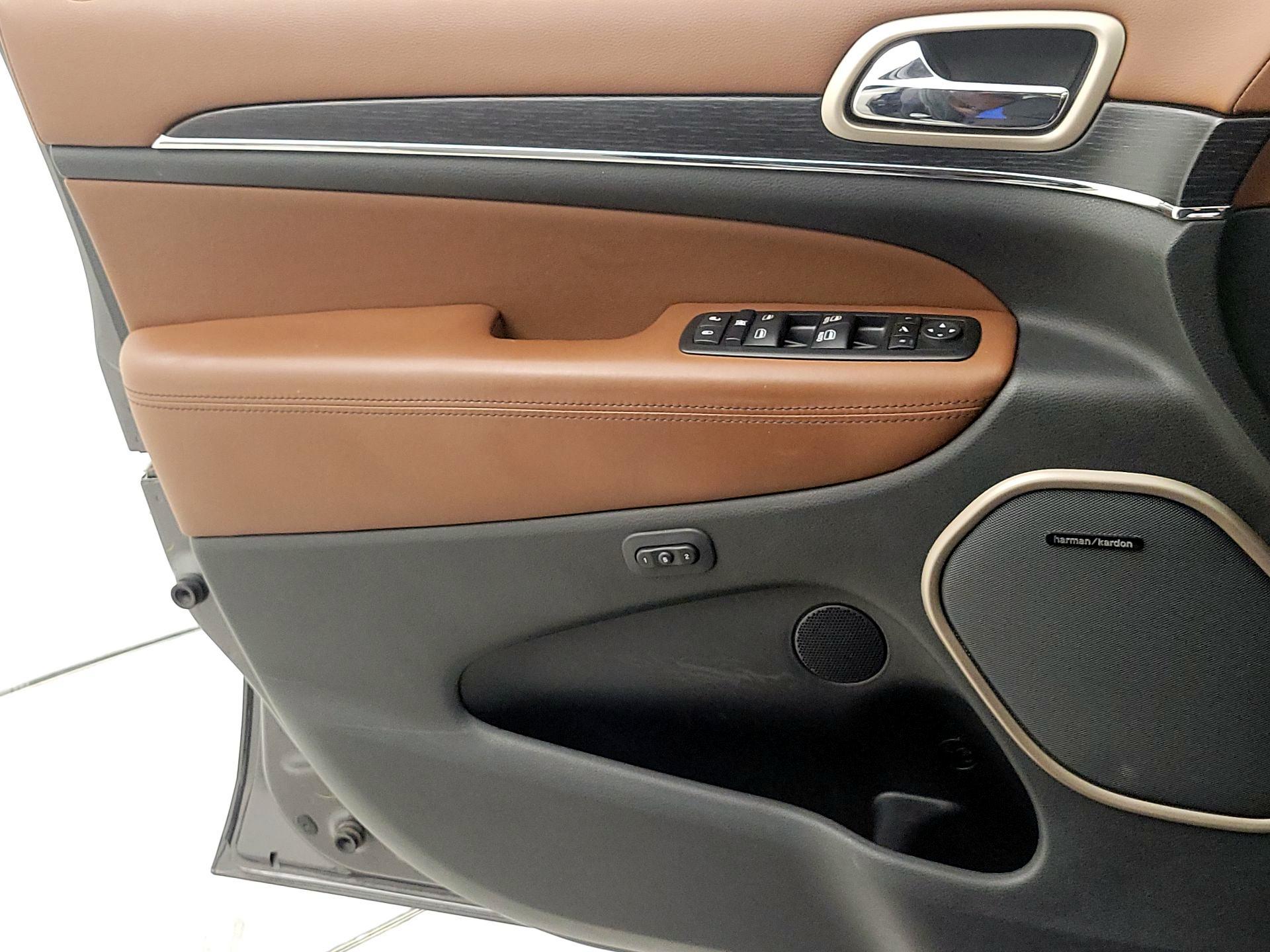 Thumbnail: 2016 Jeep Grand Cherokee - 12