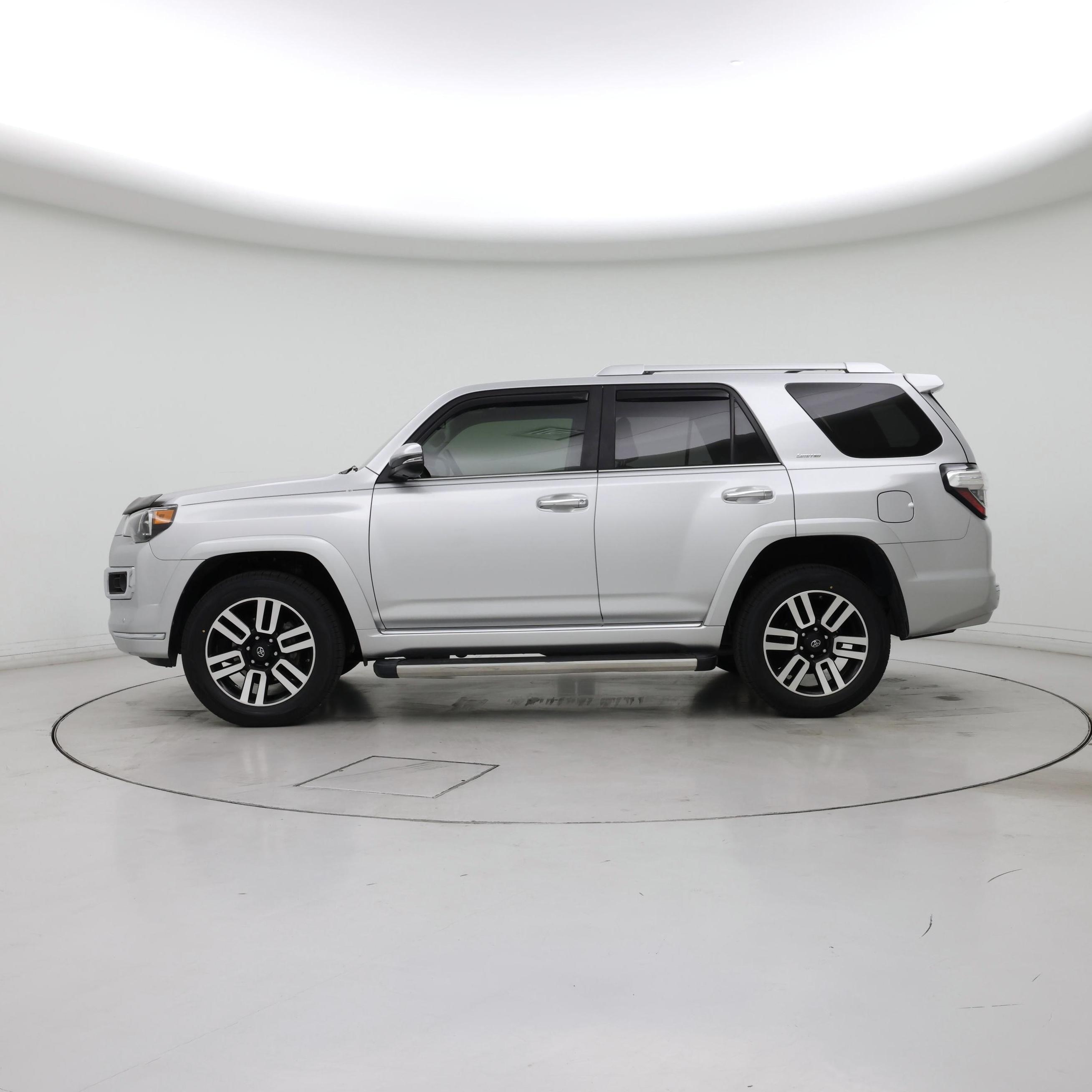 Thumbnail: 2017 Toyota 4Runner - 3
