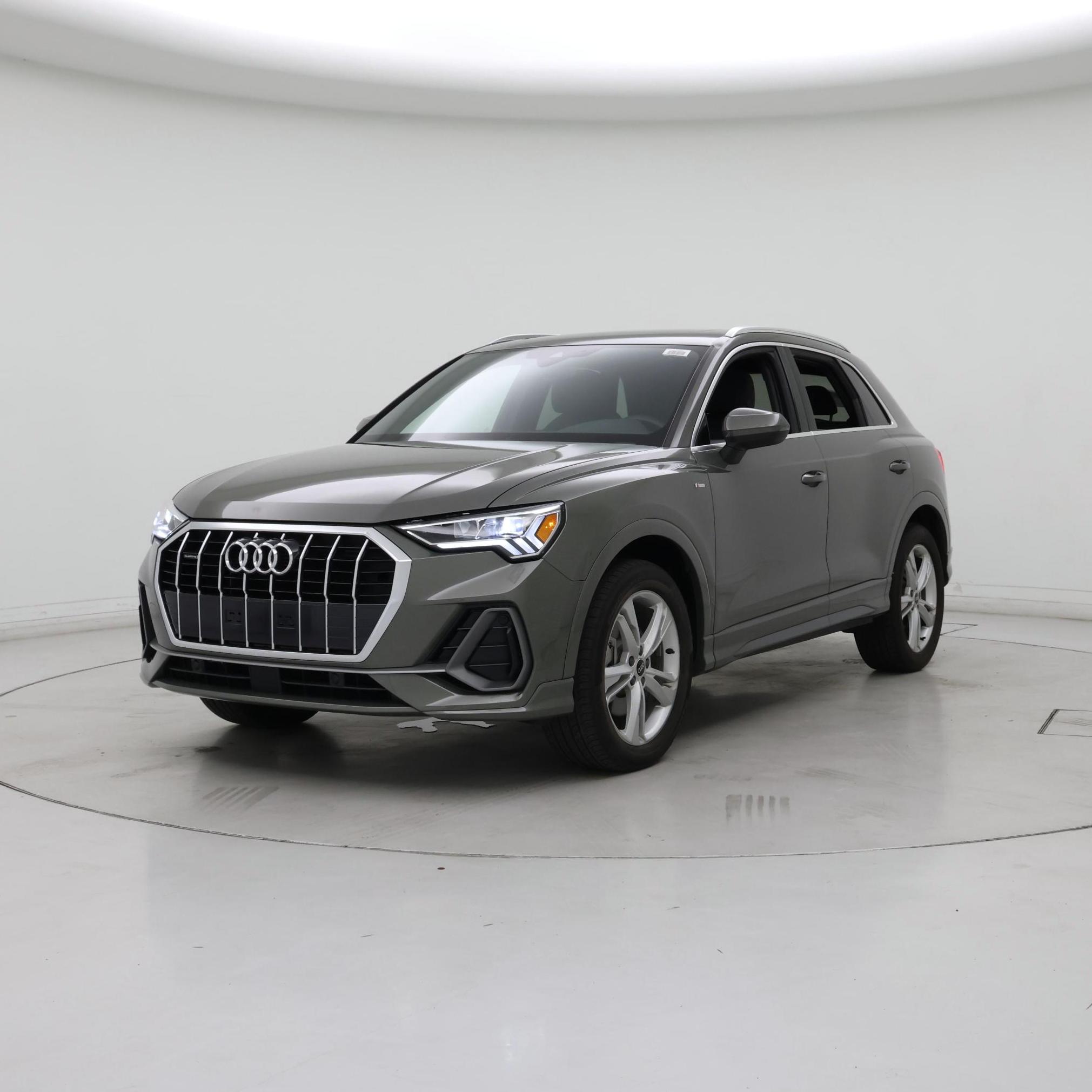 Thumbnail: 2021 Audi Q3 - 4