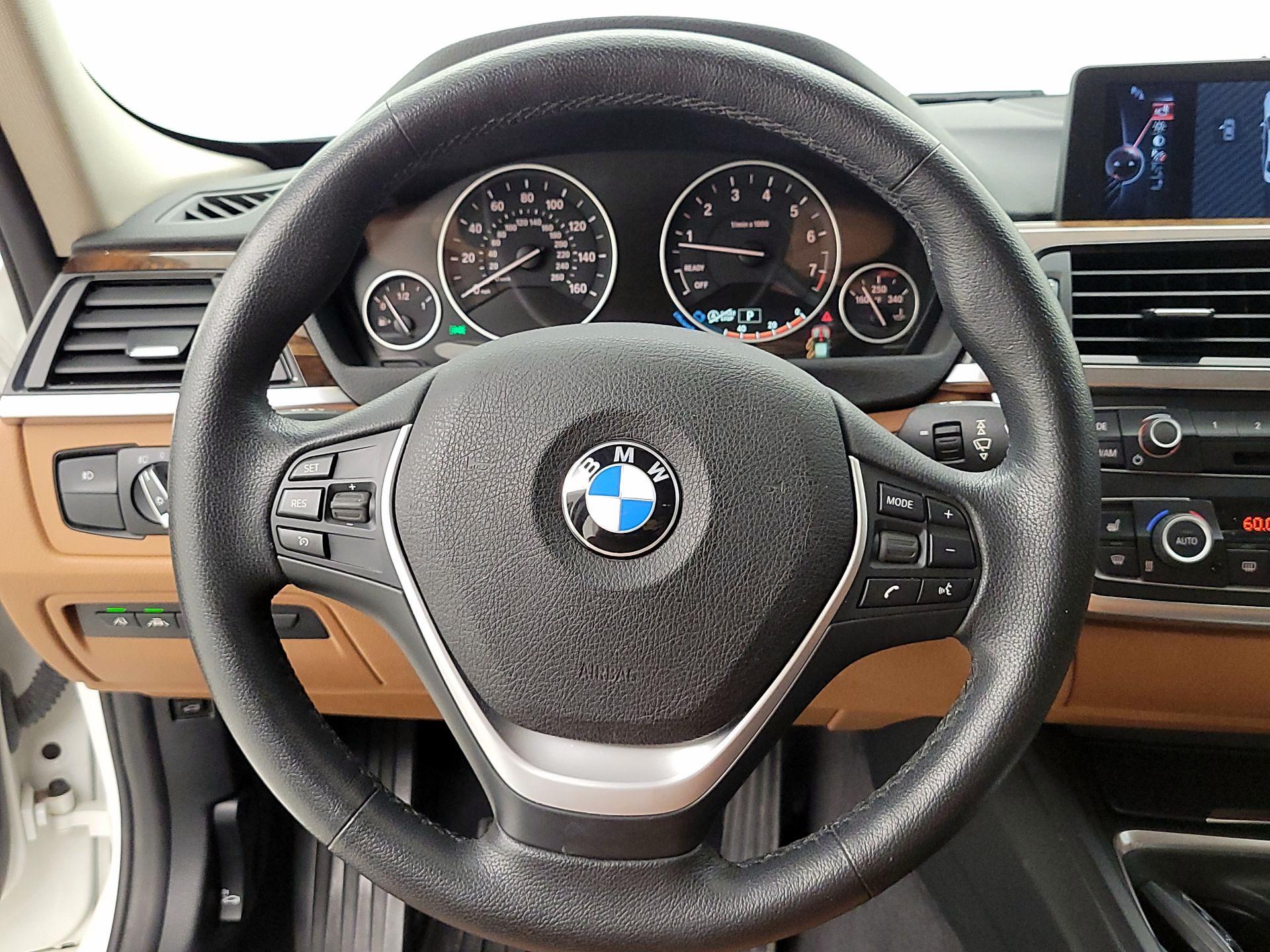 Thumbnail: 2015 BMW 3 Series - 10