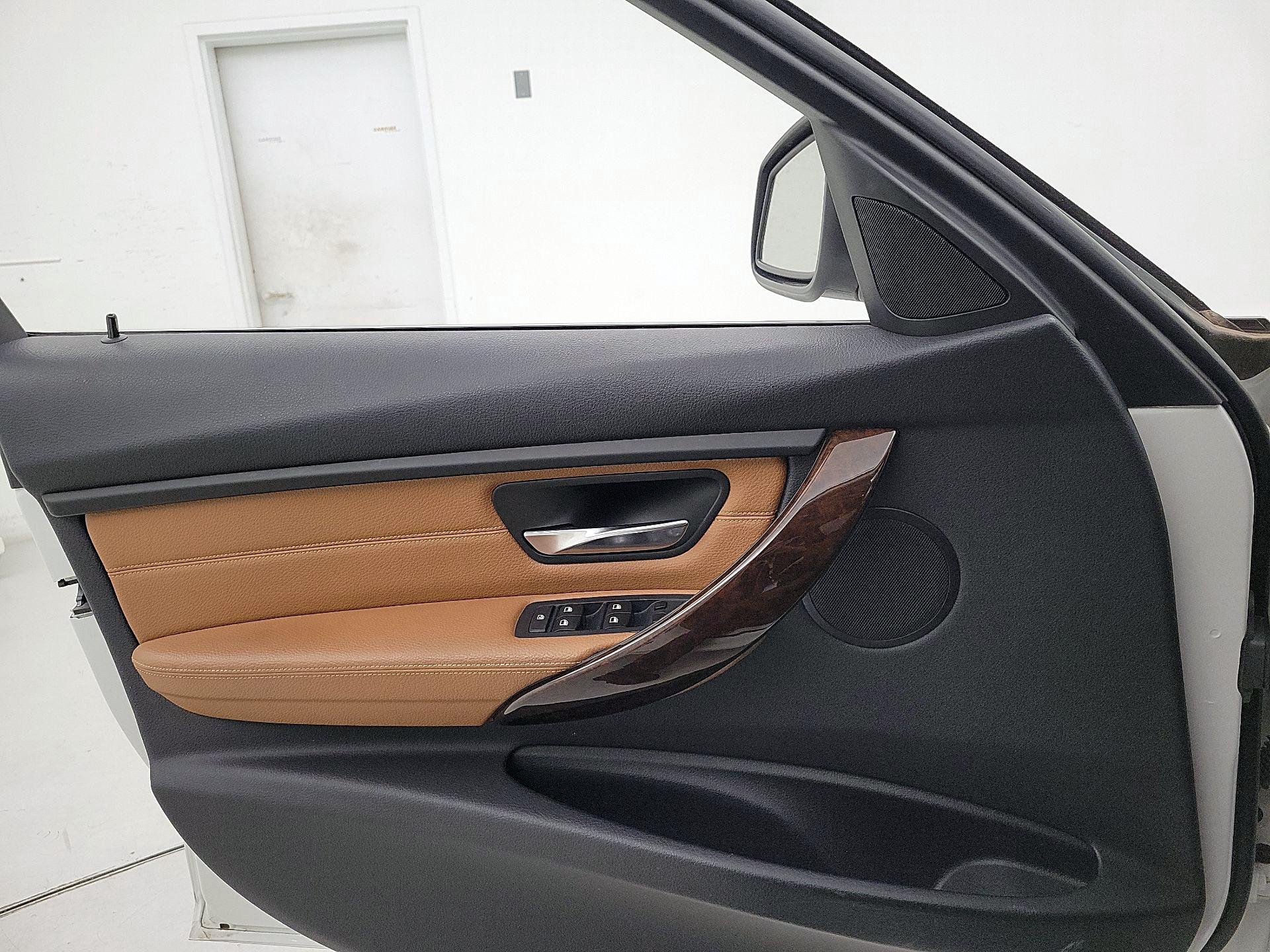 Thumbnail: 2015 BMW 3 Series - 12
