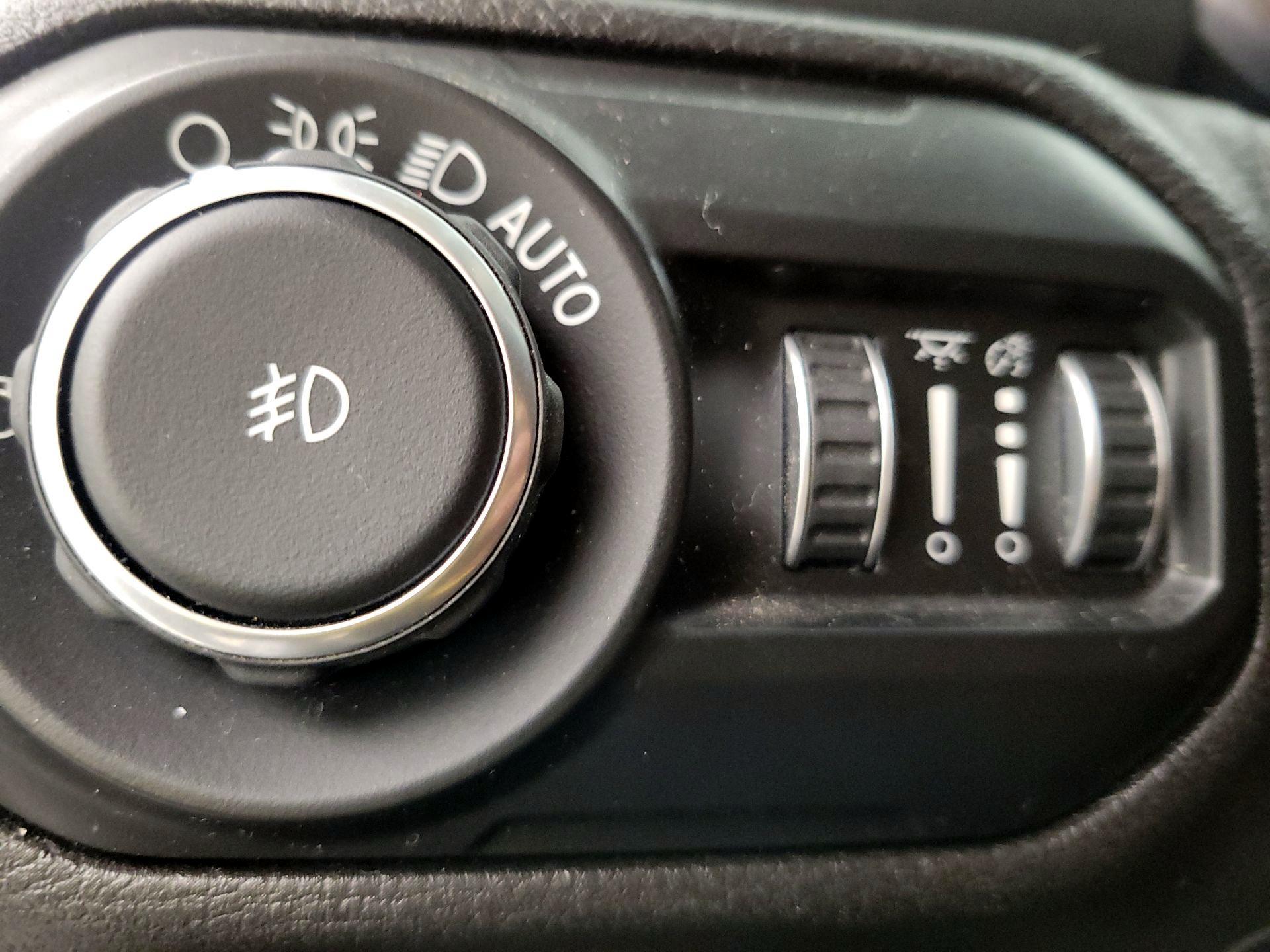 Thumbnail: 2019 Jeep Wrangler - 13
