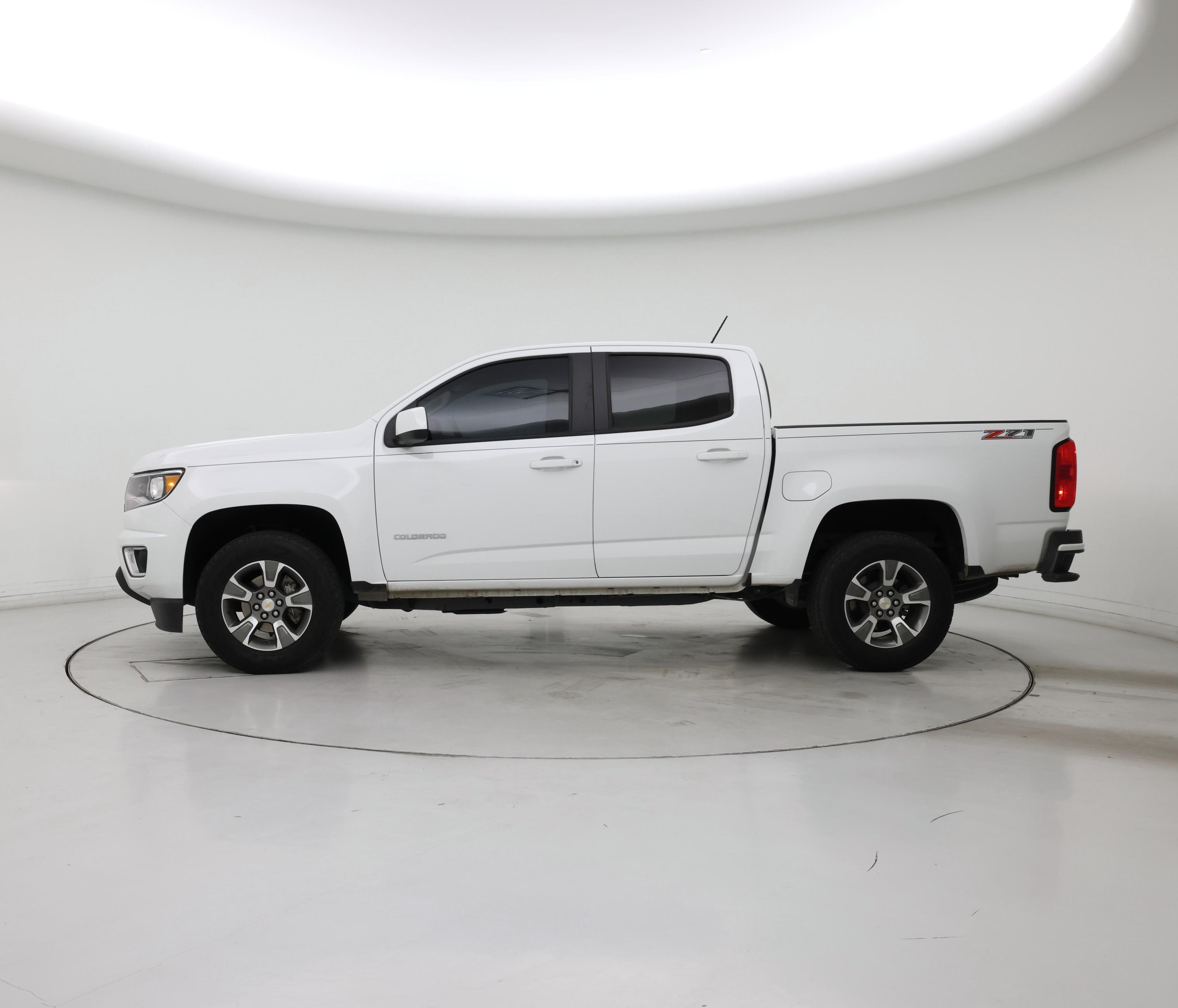 Thumbnail: 2019 Chevrolet Colorado - 3